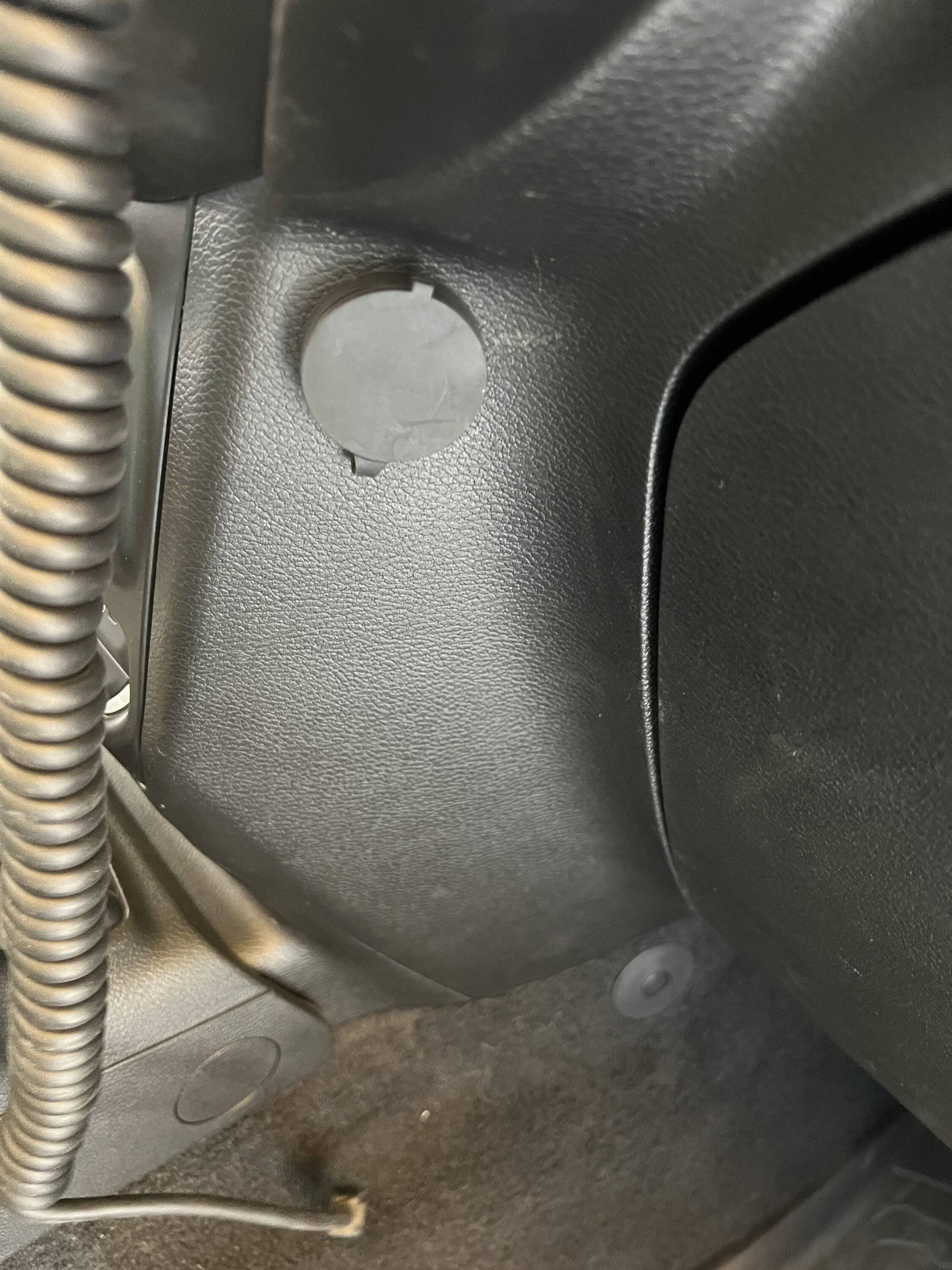Jeep Wrangler JL Antenna mounted to Mopar tailgate reinforcement IMG_5681