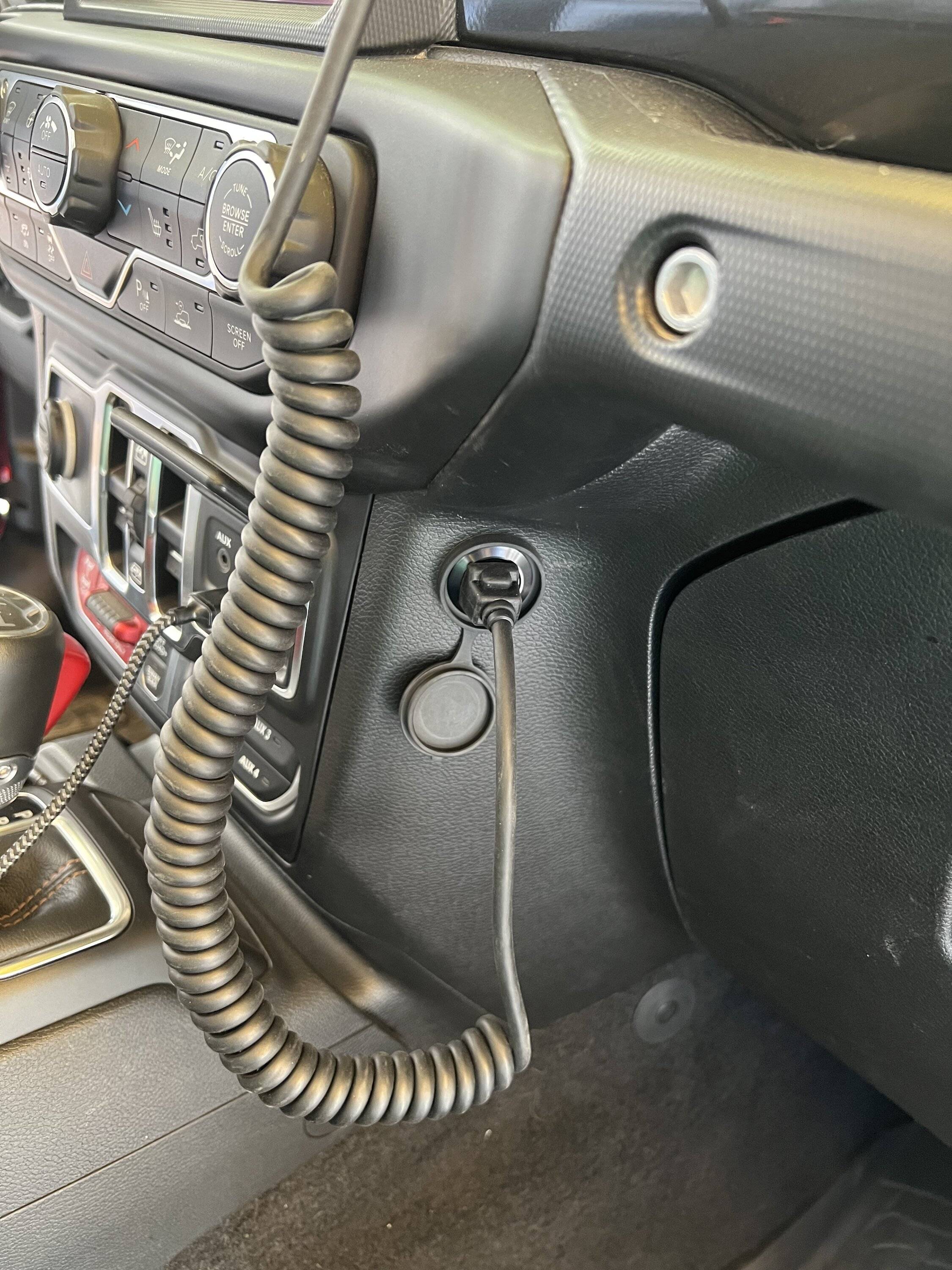 Jeep Wrangler JL Antenna mounted to Mopar tailgate reinforcement IMG_5679