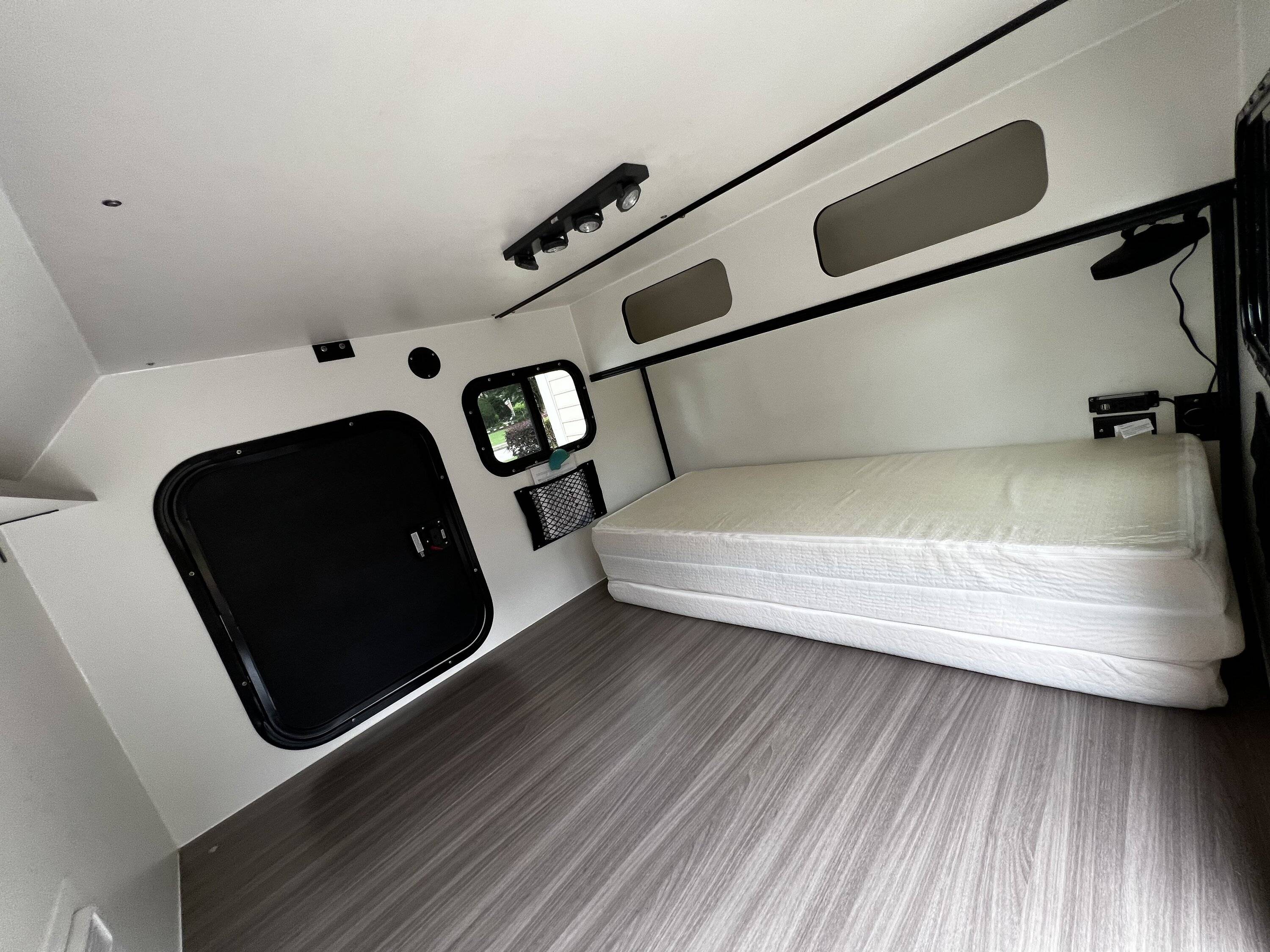 Jeep Wrangler JL 2021 Tiny Camper with AC IMG_0535