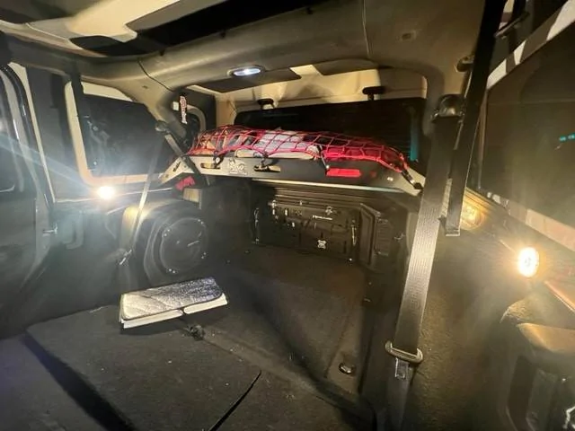 Jeep Wrangler JL AUX BATTERY SET UP FOR CAMPING load out lights