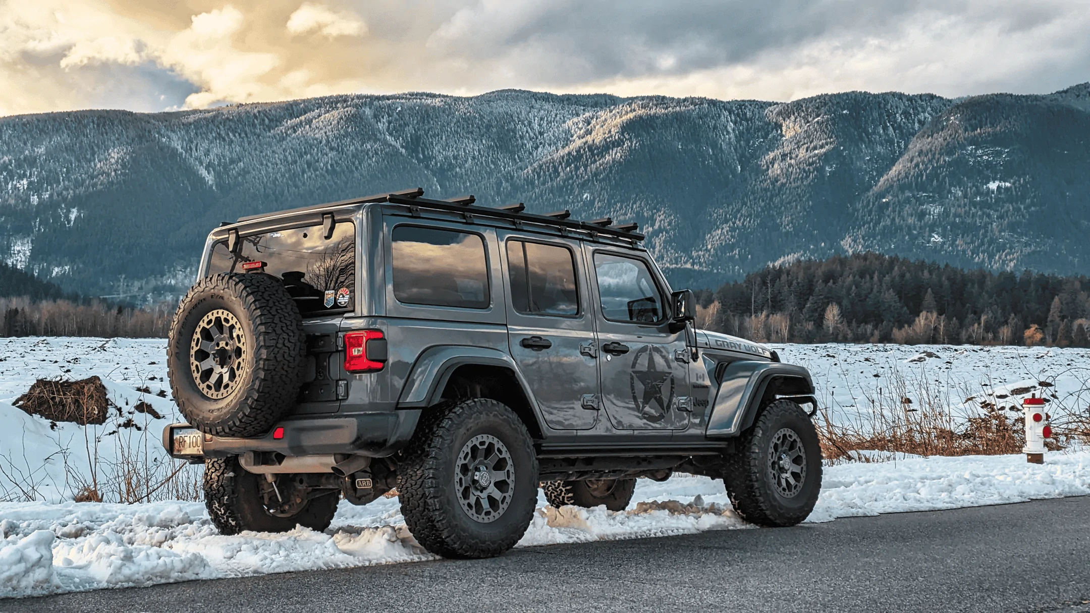 Jeep Wrangler JL Sting Gray vs New Earl Gray 1696887353099