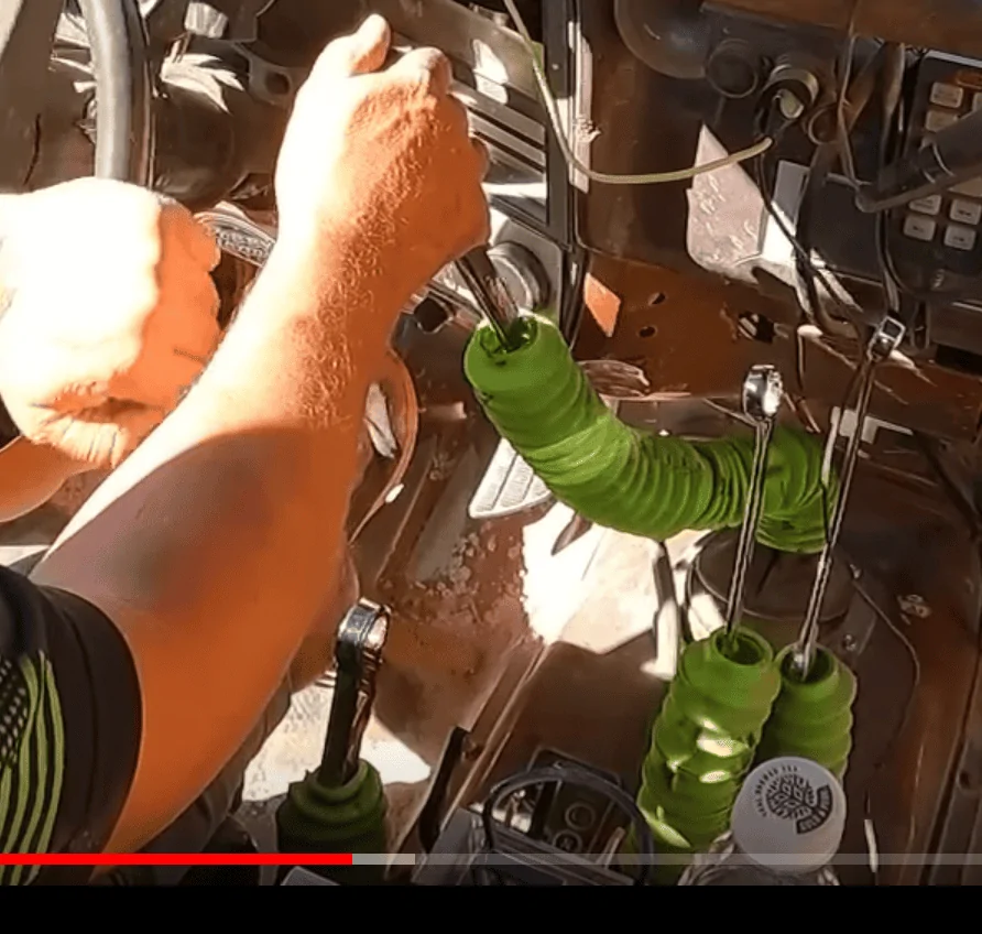 Jeep Wrangler JL Jeep Gladiator Driver Shears Off a Wheel in the Devil's Hot Tub, Moab. Screen Shot 2023-10-10 at 4.27.22 PM