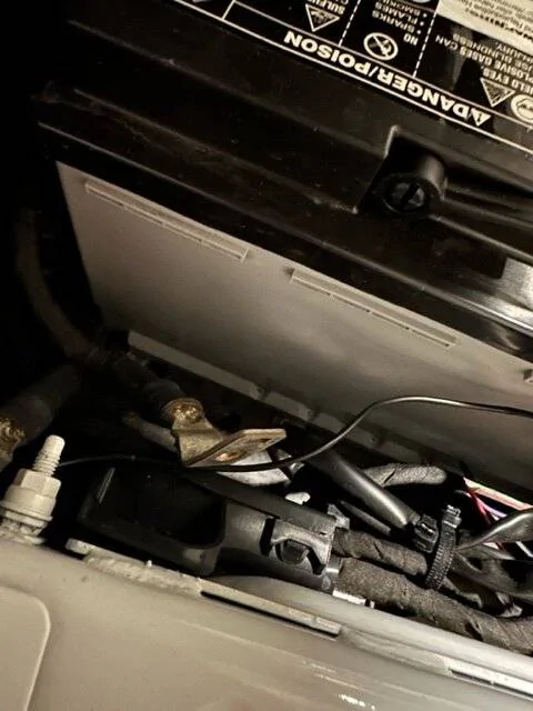 Jeep Wrangler JL Help Needed - Bad Aux Battery? Mystery Cable?? IMG_1234