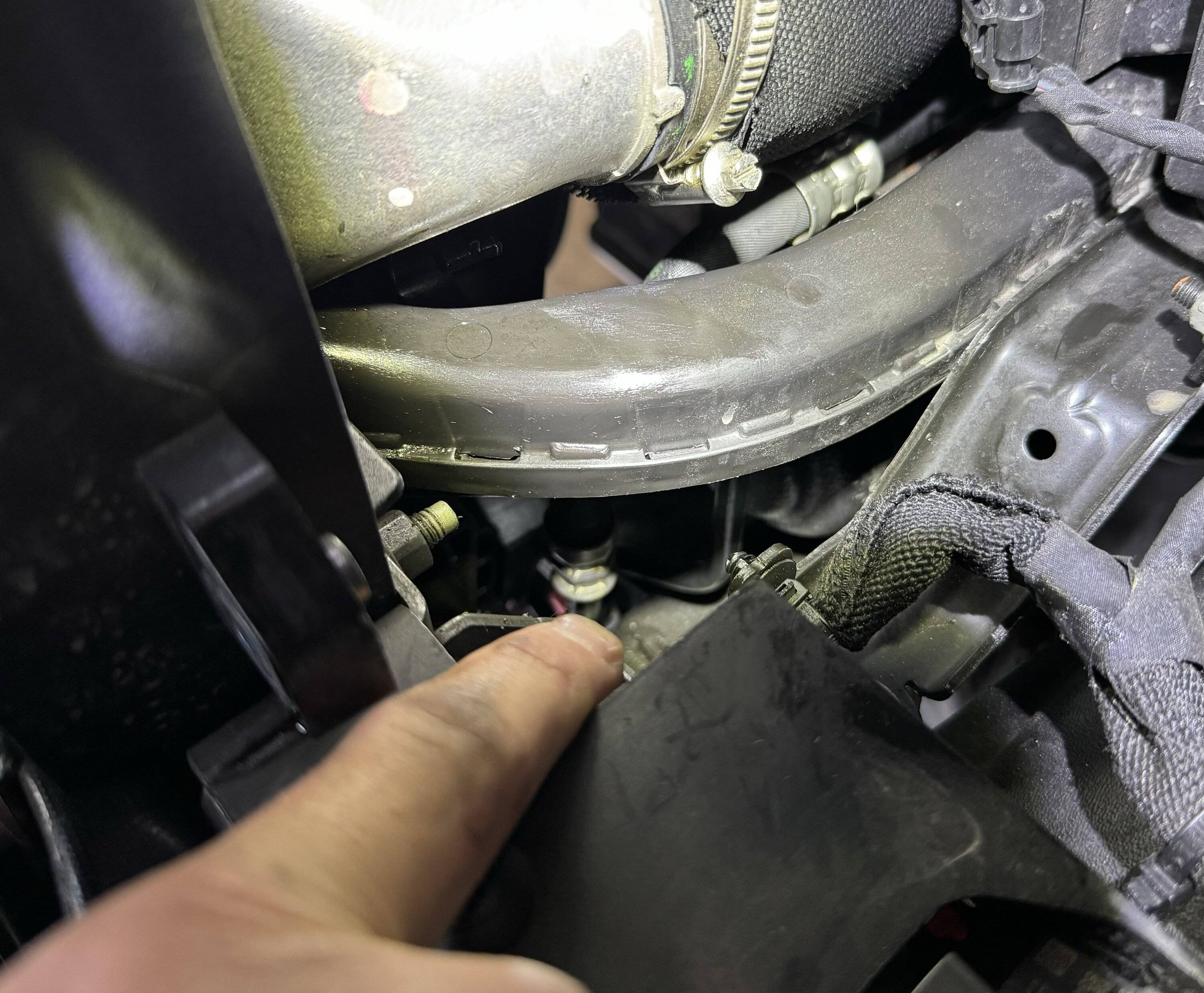 Jeep Wrangler JL Oil leak behind driver headlight IMG_0172