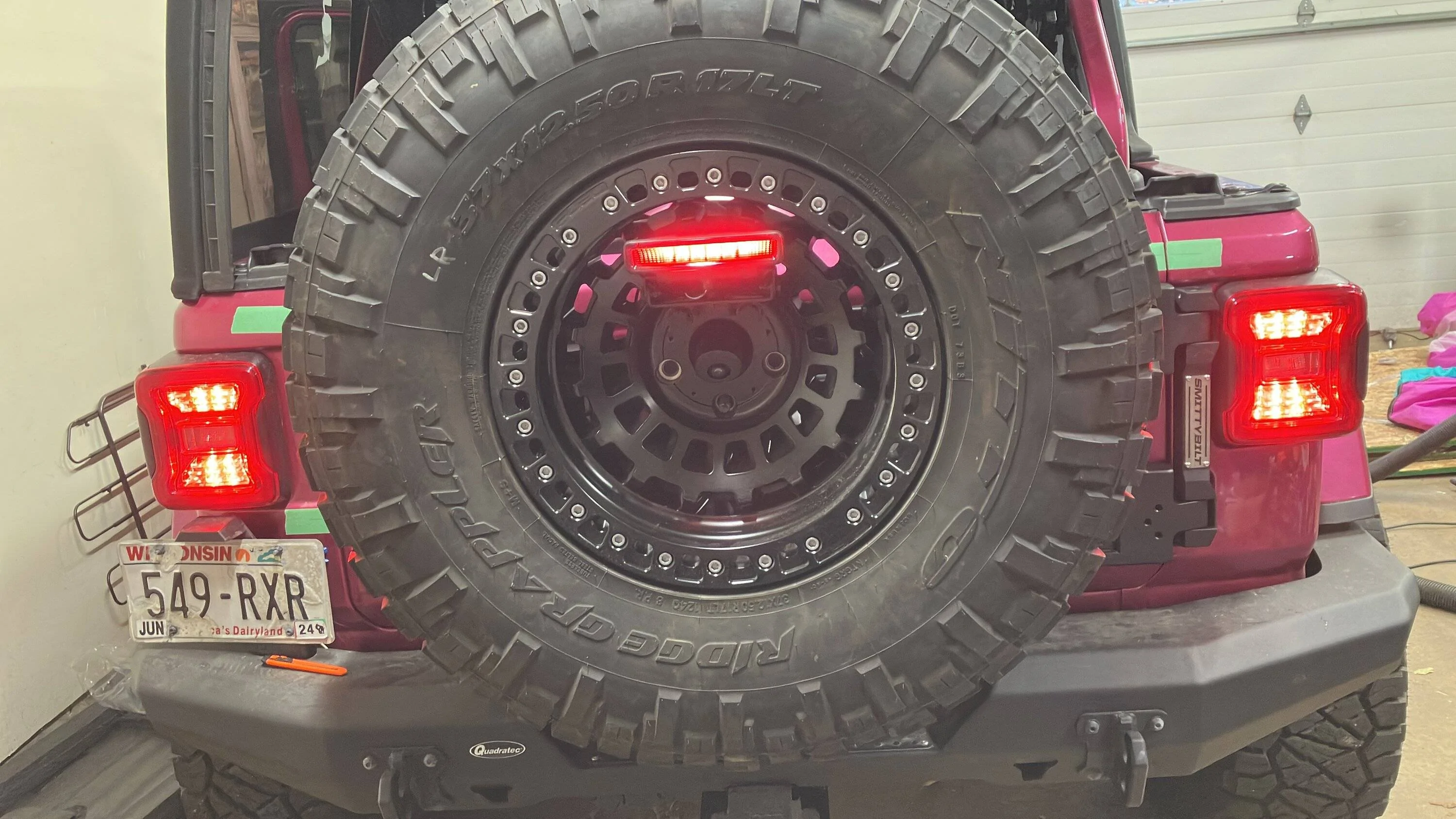 Jeep Wrangler JL Speaker on Rear carrier - purpose? B4481E65-8EA0-4A7D-9ACB-0A4E58558273