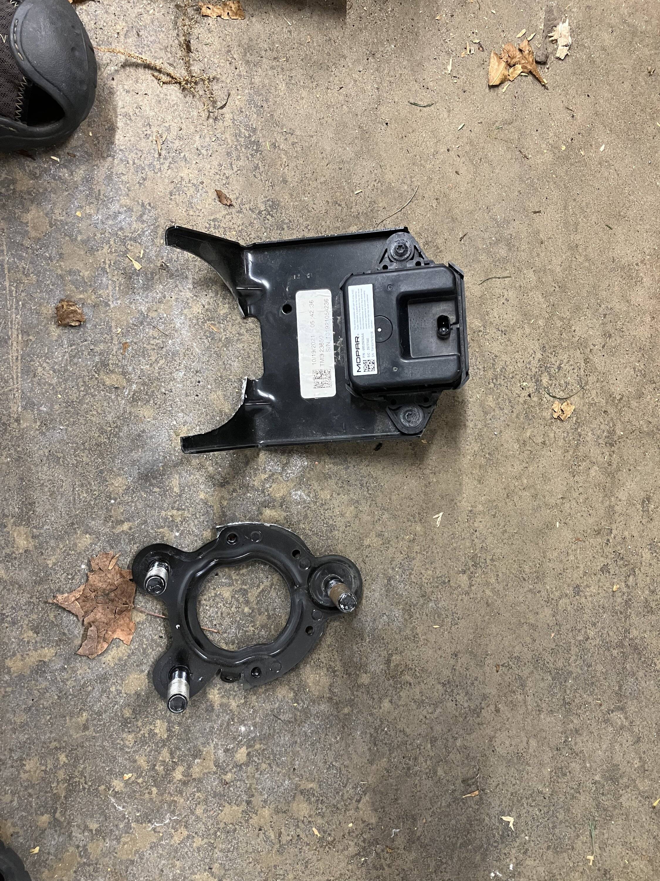 Jeep Wrangler JL Speaker on Rear carrier - purpose? E4F93FF2-76D3-40F0-B7E1-B425B44B91E3