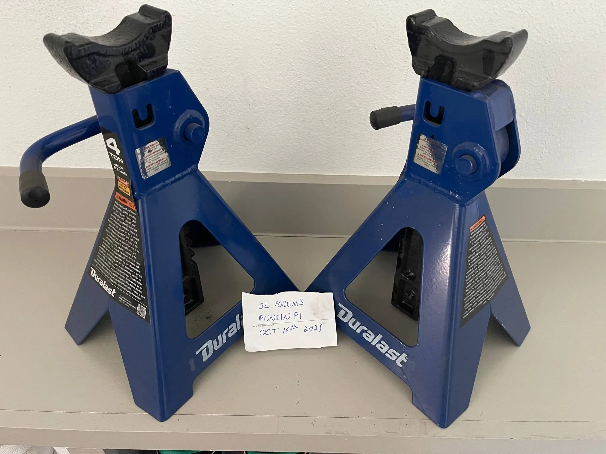 Jeep Wrangler JL Free Duralast 4 ton jack stands IMG_5031