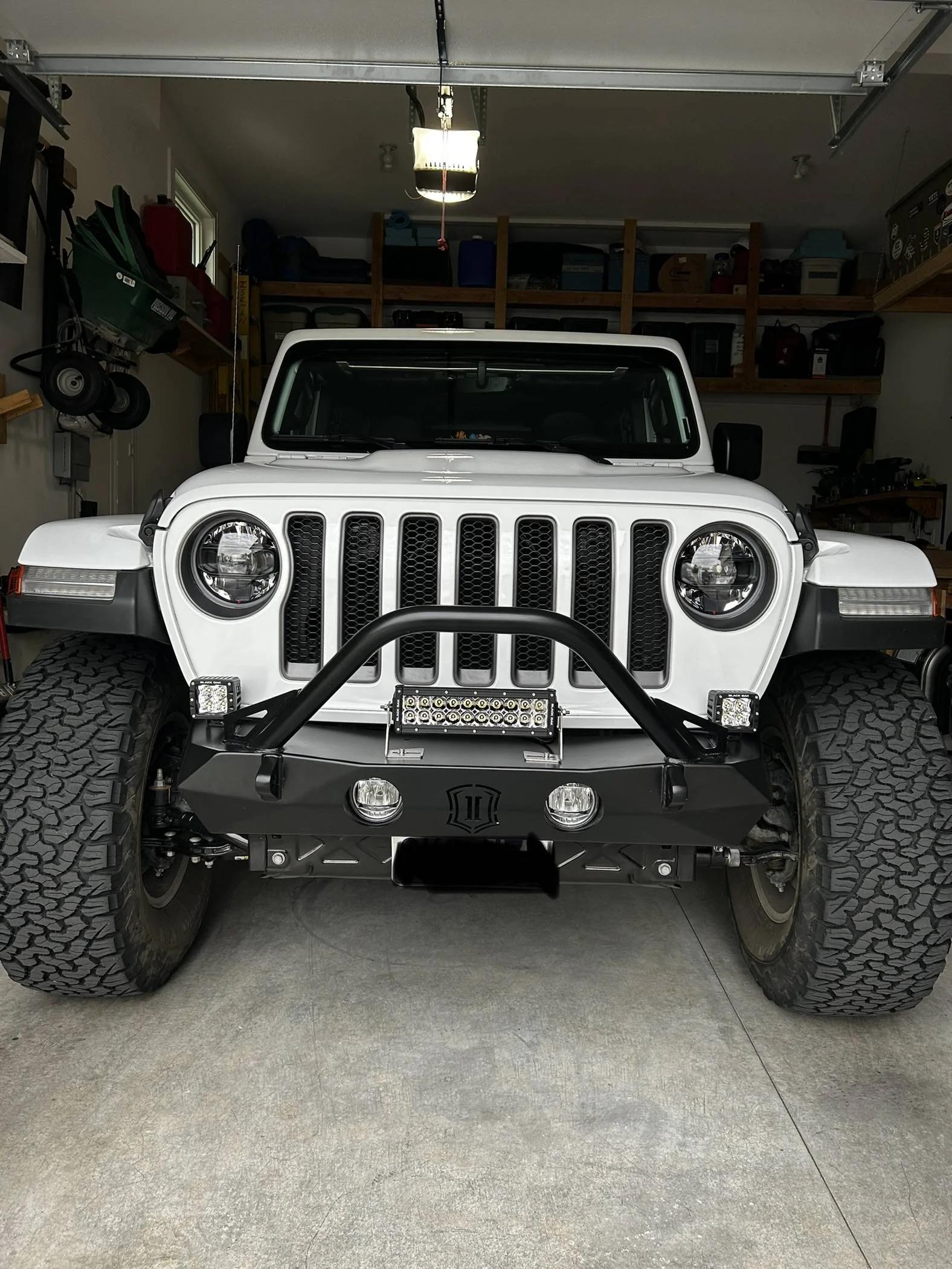 Jeep Wrangler JL Light placement on stubby IMG_0790