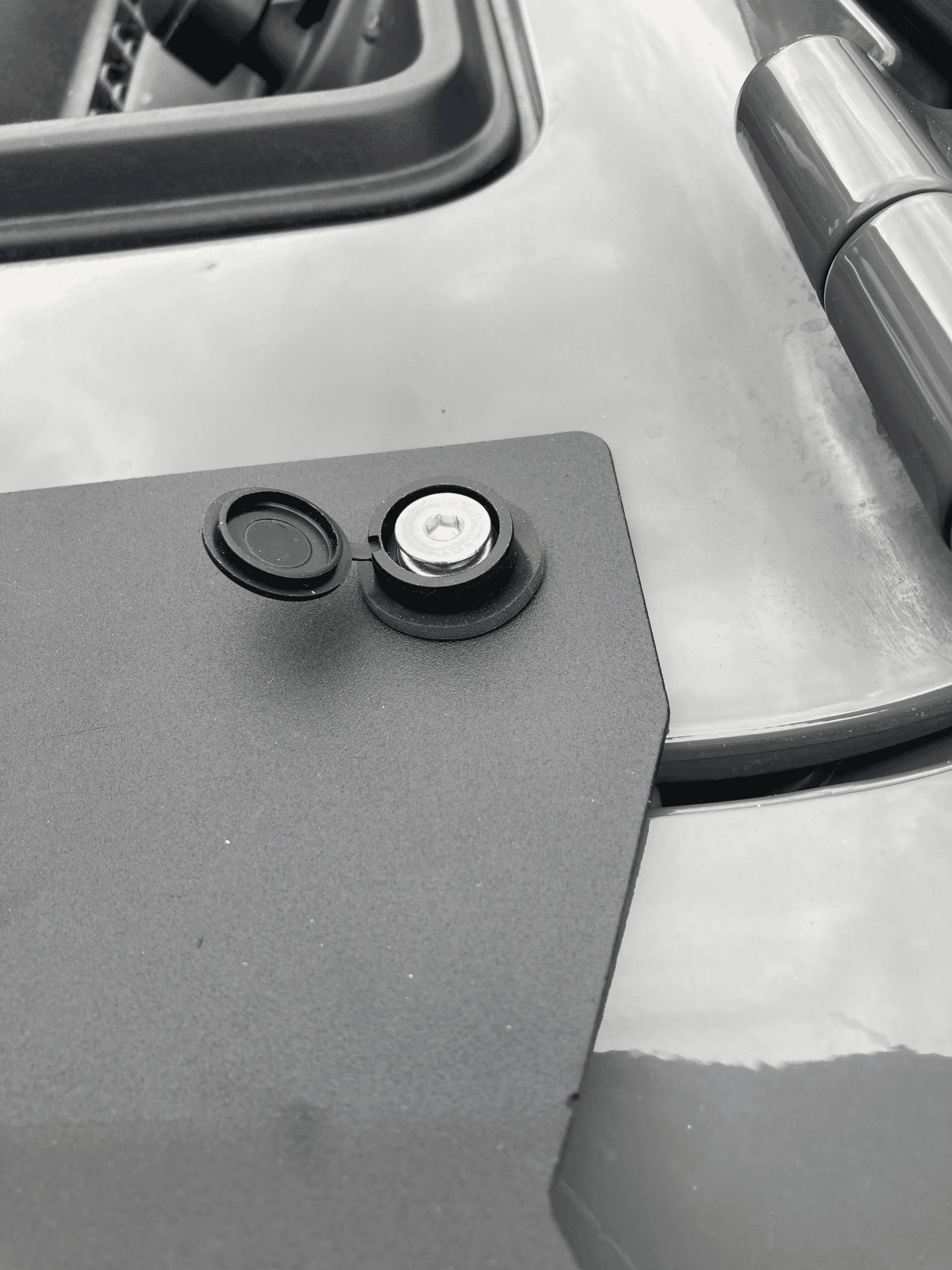 Jeep Wrangler JL Ham radio antenna relocation IMG_3577