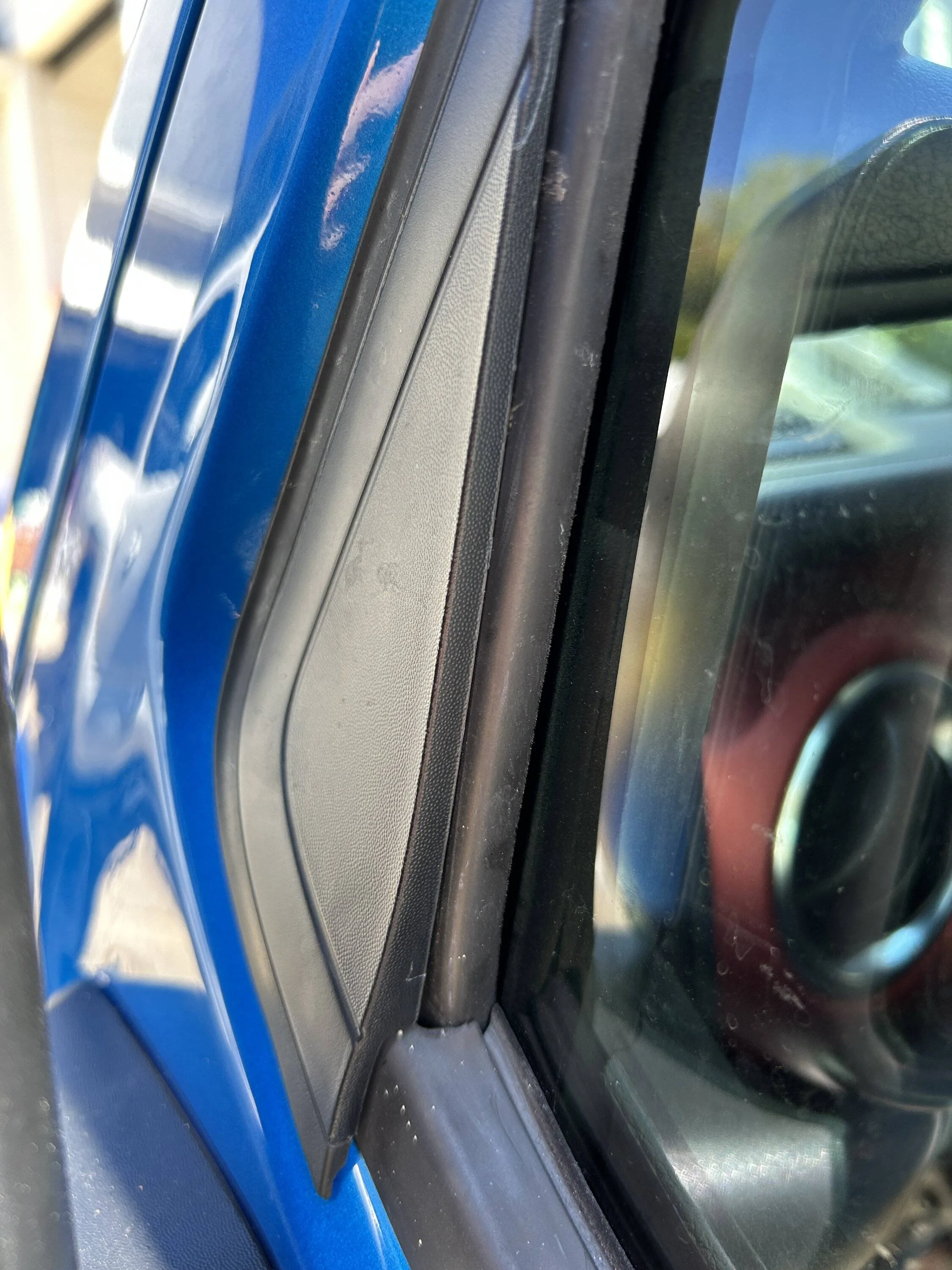 Jeep Wrangler JL Wind noise on triangle window trim piece, how to remove? IMG_0954
