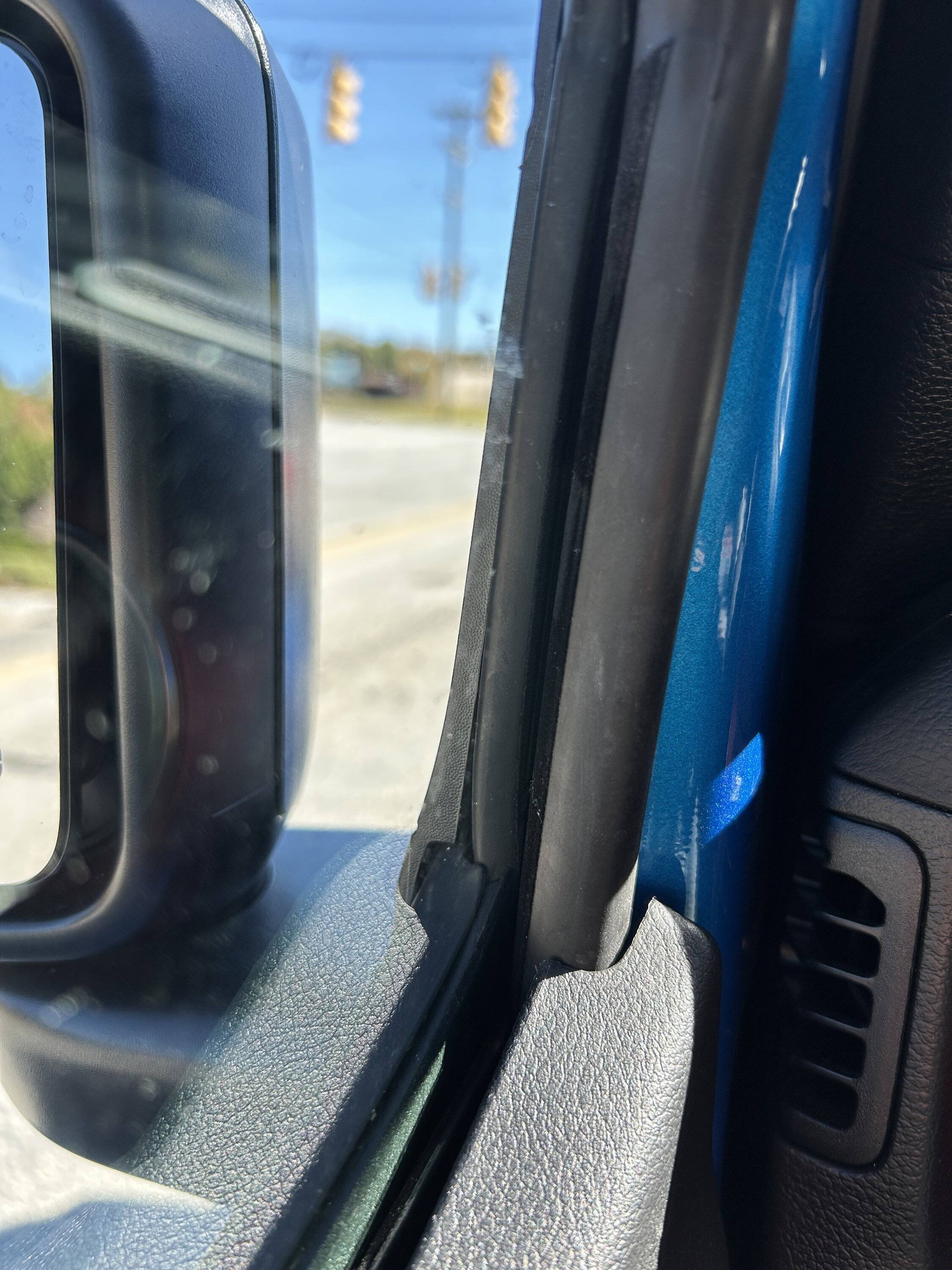 Jeep Wrangler JL Wind noise on triangle window trim piece, how to remove? IMG_0952.JPG