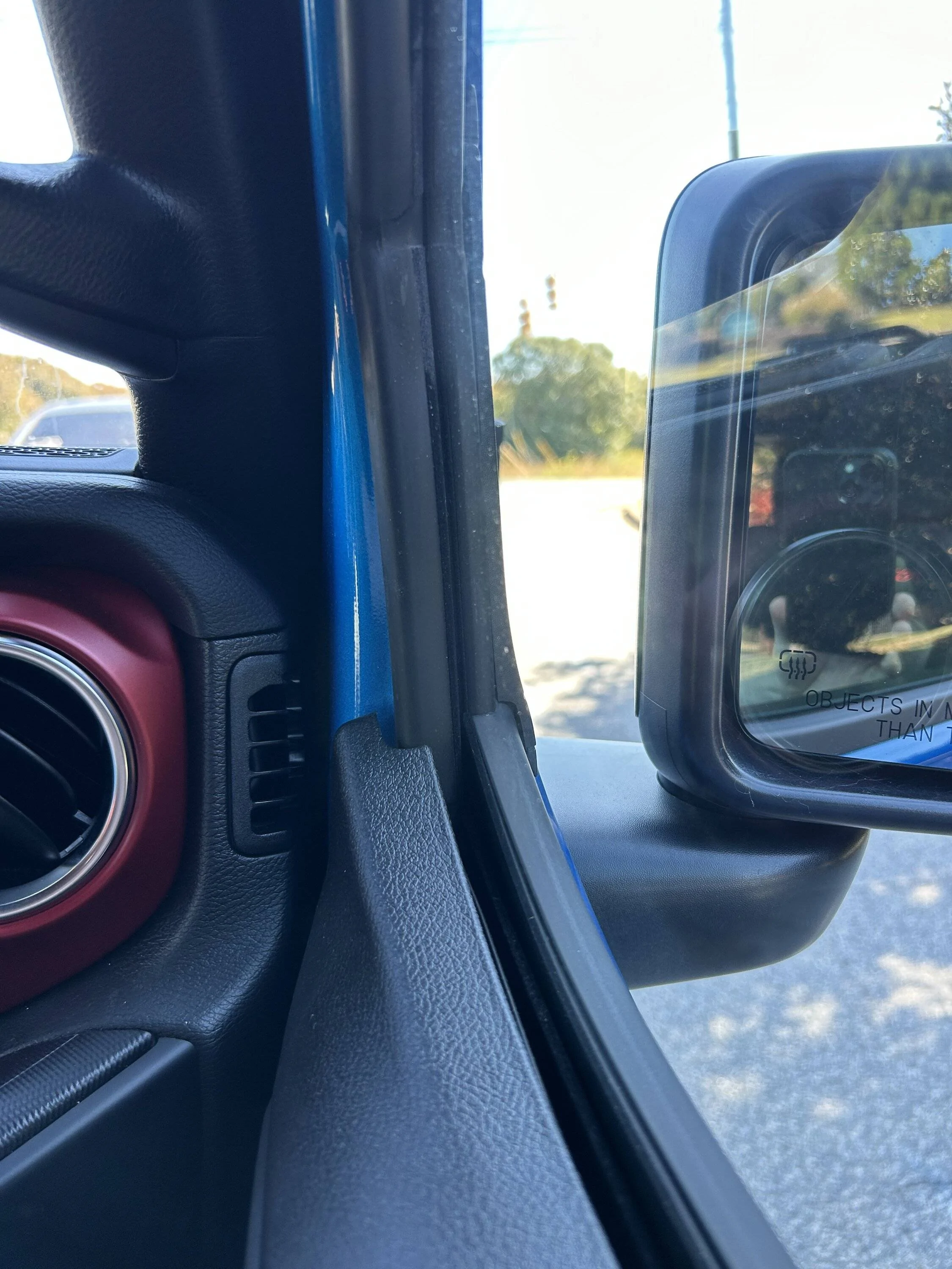 Jeep Wrangler JL Wind noise on triangle window trim piece, how to remove? IMG_0953