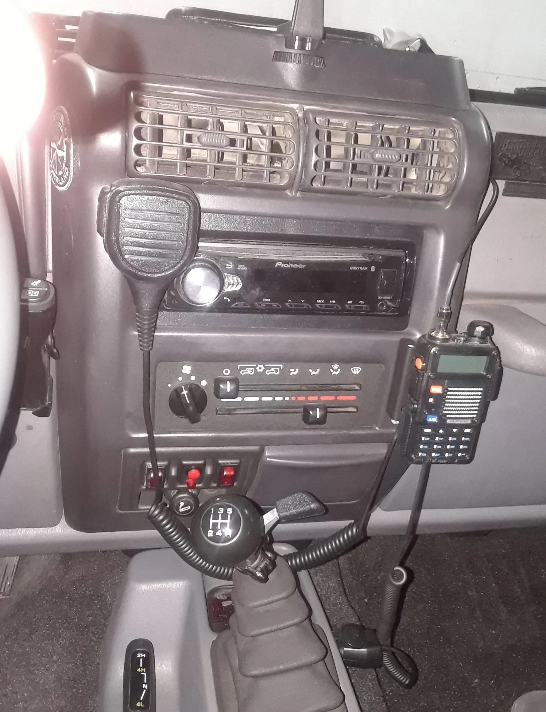 Jeep Wrangler JL Boafeng advice BaoFeng on TJ dash