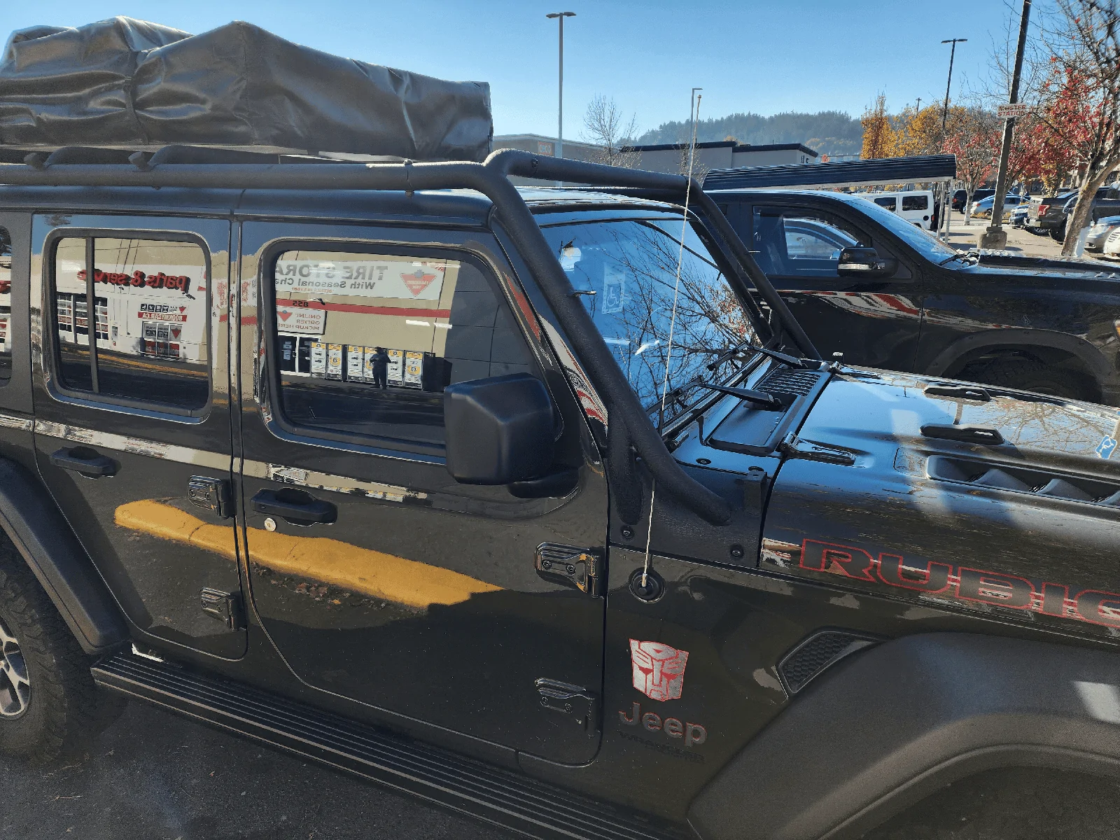 Jeep Wrangler JL ID request: a full rack seen in a parking lot 20231028_113224.jpg