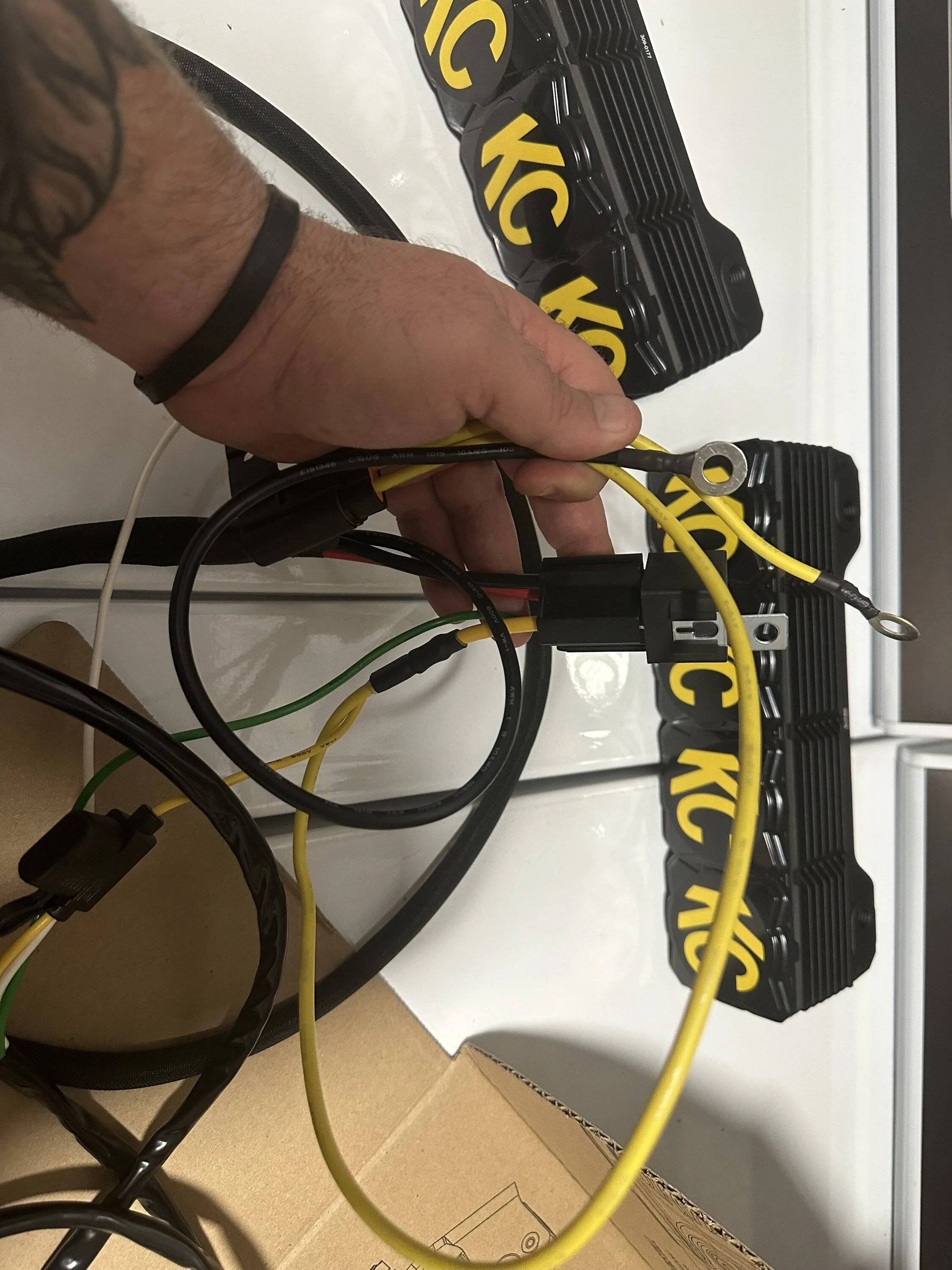 Jeep Wrangler JL KC Flex light bar wiring to sPOD IMG_1003