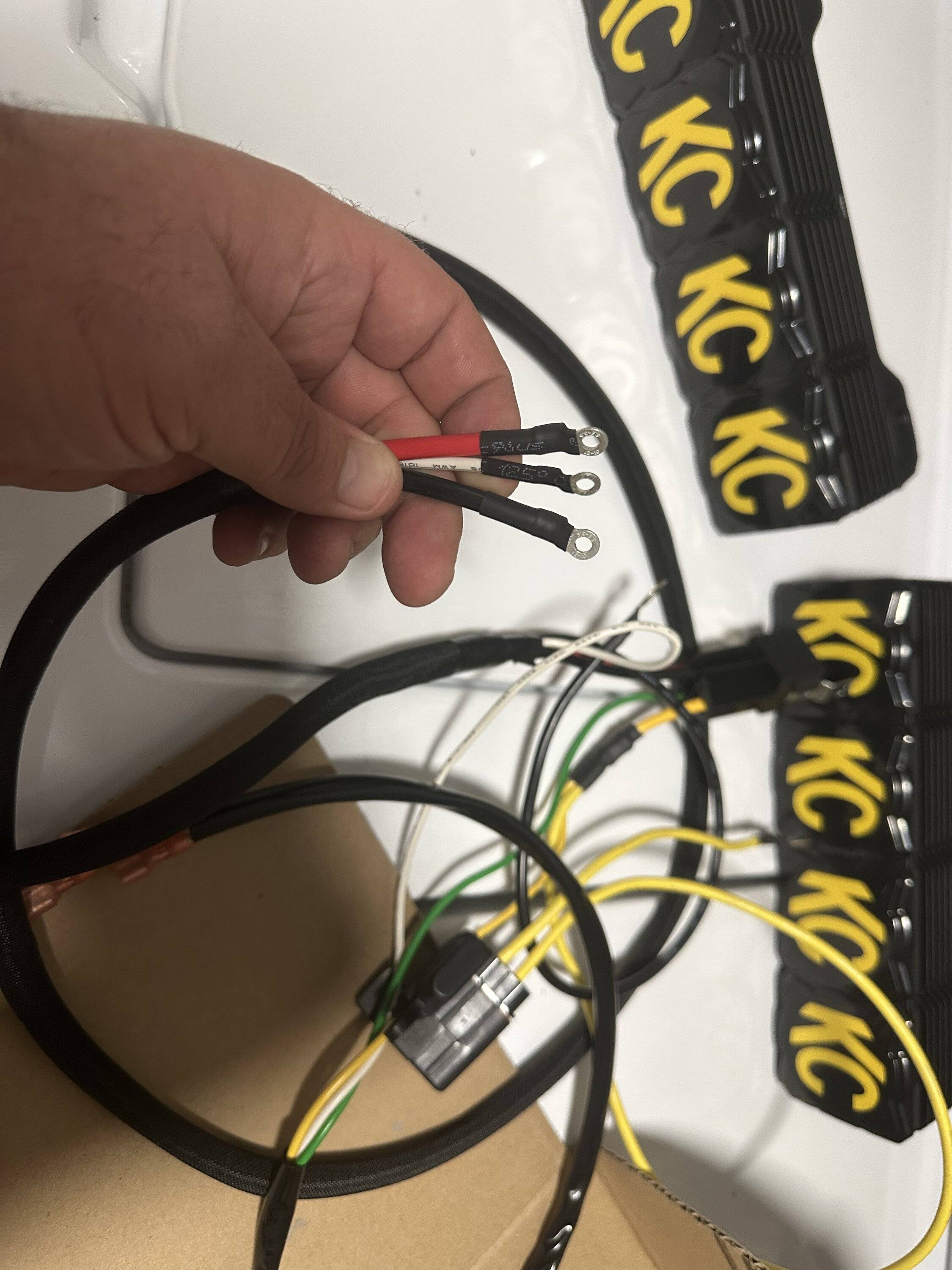 Jeep Wrangler JL KC Flex light bar wiring to sPOD IMG_1001