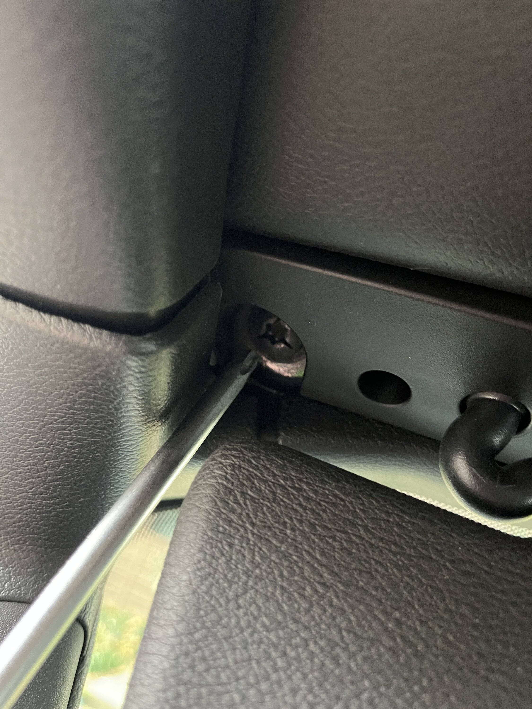 Jeep Wrangler JL Check your windshield bolts IMG_9994