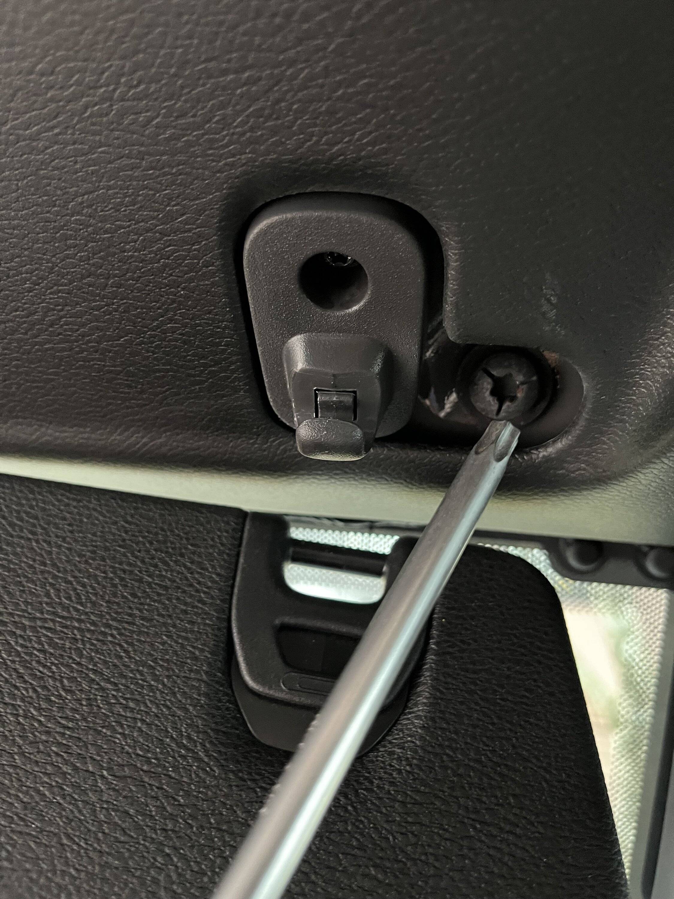 Jeep Wrangler JL Check your windshield bolts IMG_9992