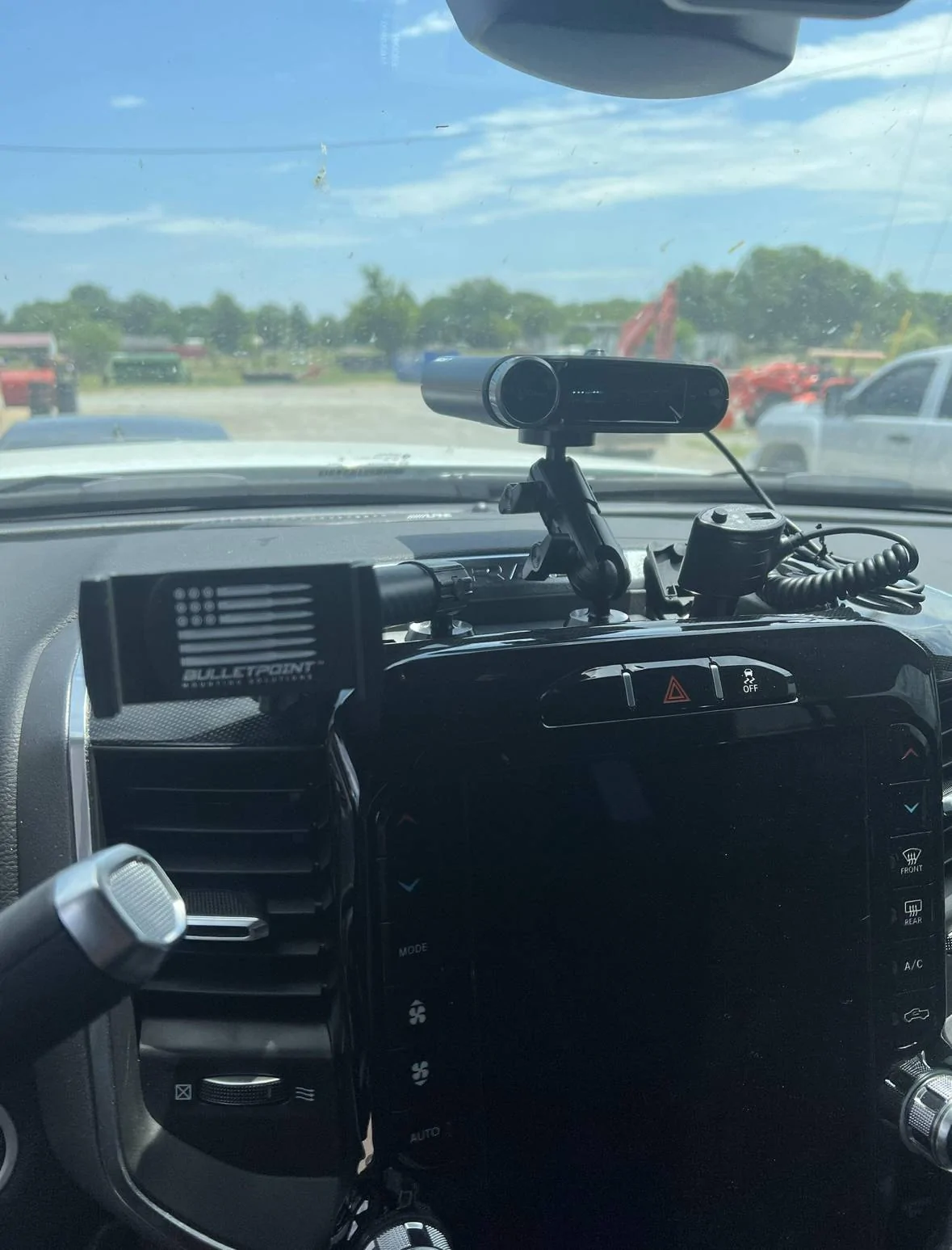 Could someone with a '24 model post a side view picture of the rear ...