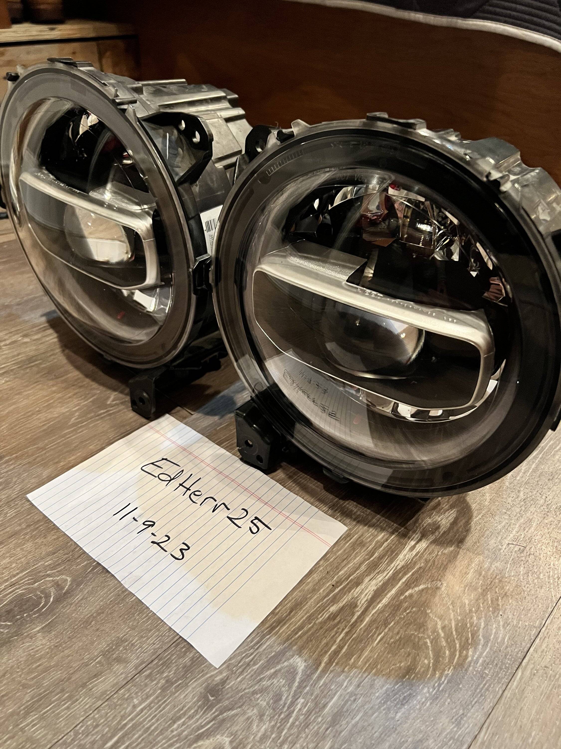 Jeep Wrangler JL OEM LED HEADLIGHTS FCD0CF67-B831-464E-9ED8-3C0DC2BEF7F8