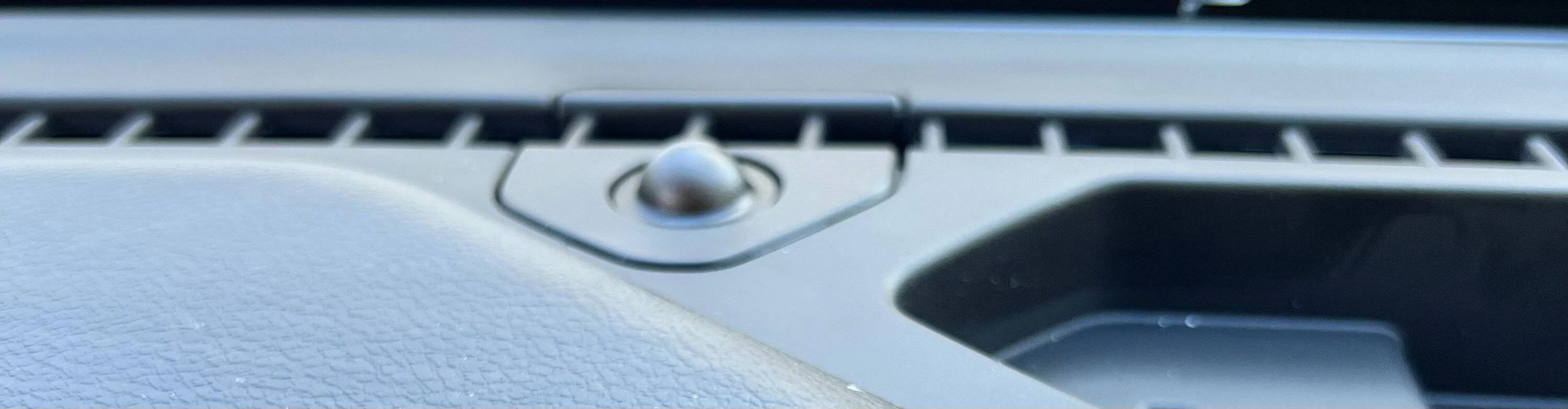 Jeep Wrangler JL Ball on dash IMG_3693
