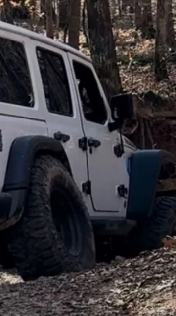 Jeep Wrangler JL Do I need a new lift? Tire Rubbing