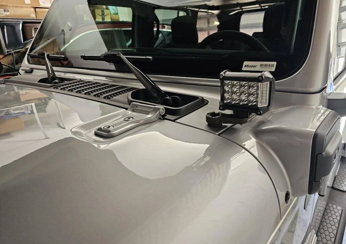 Jeep Wrangler JL A-pillar only lights? 1 - EGpbVMl