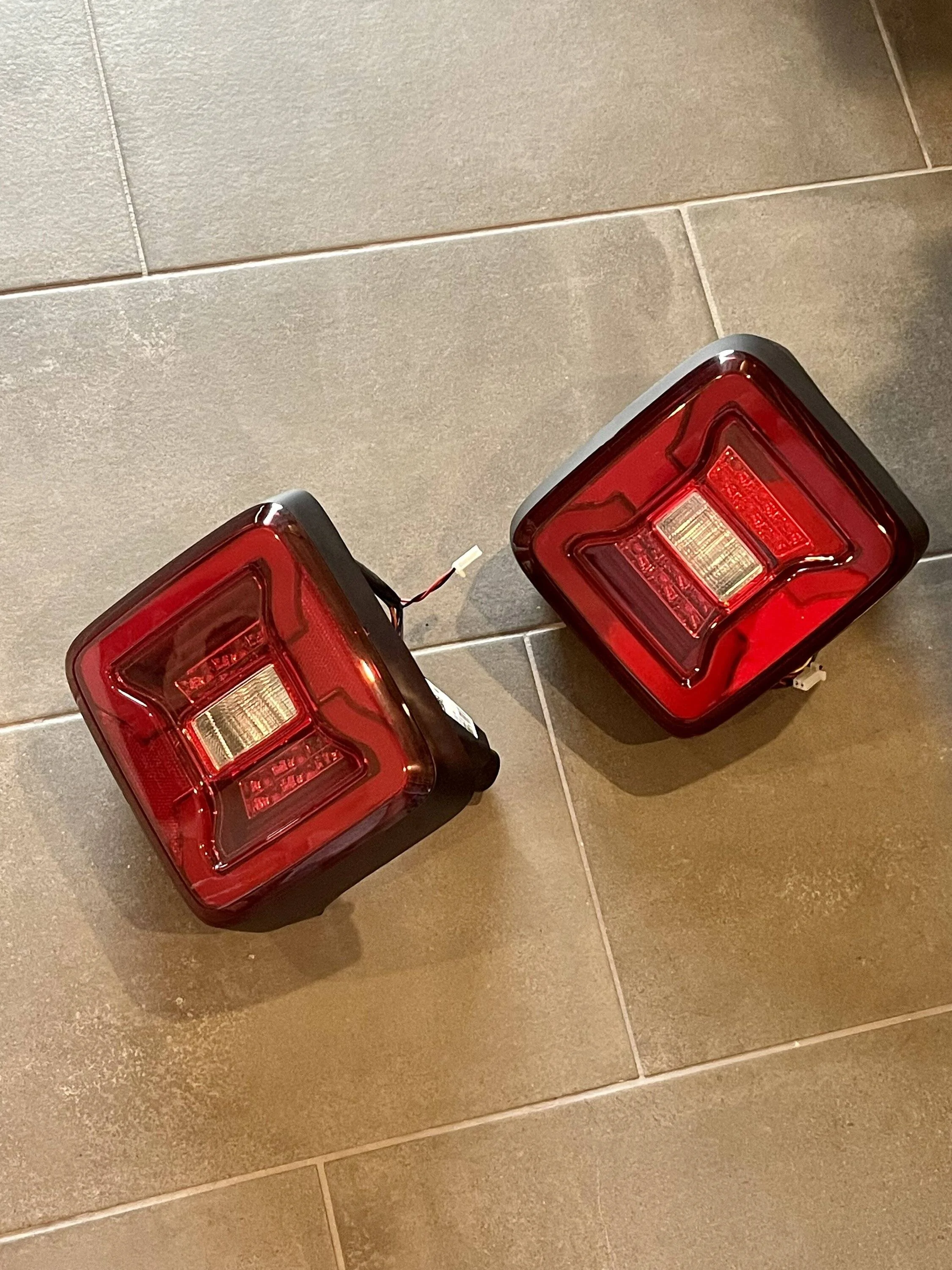 Jeep Wrangler JL Raxiom LED tail lights - $125 IMG_4340