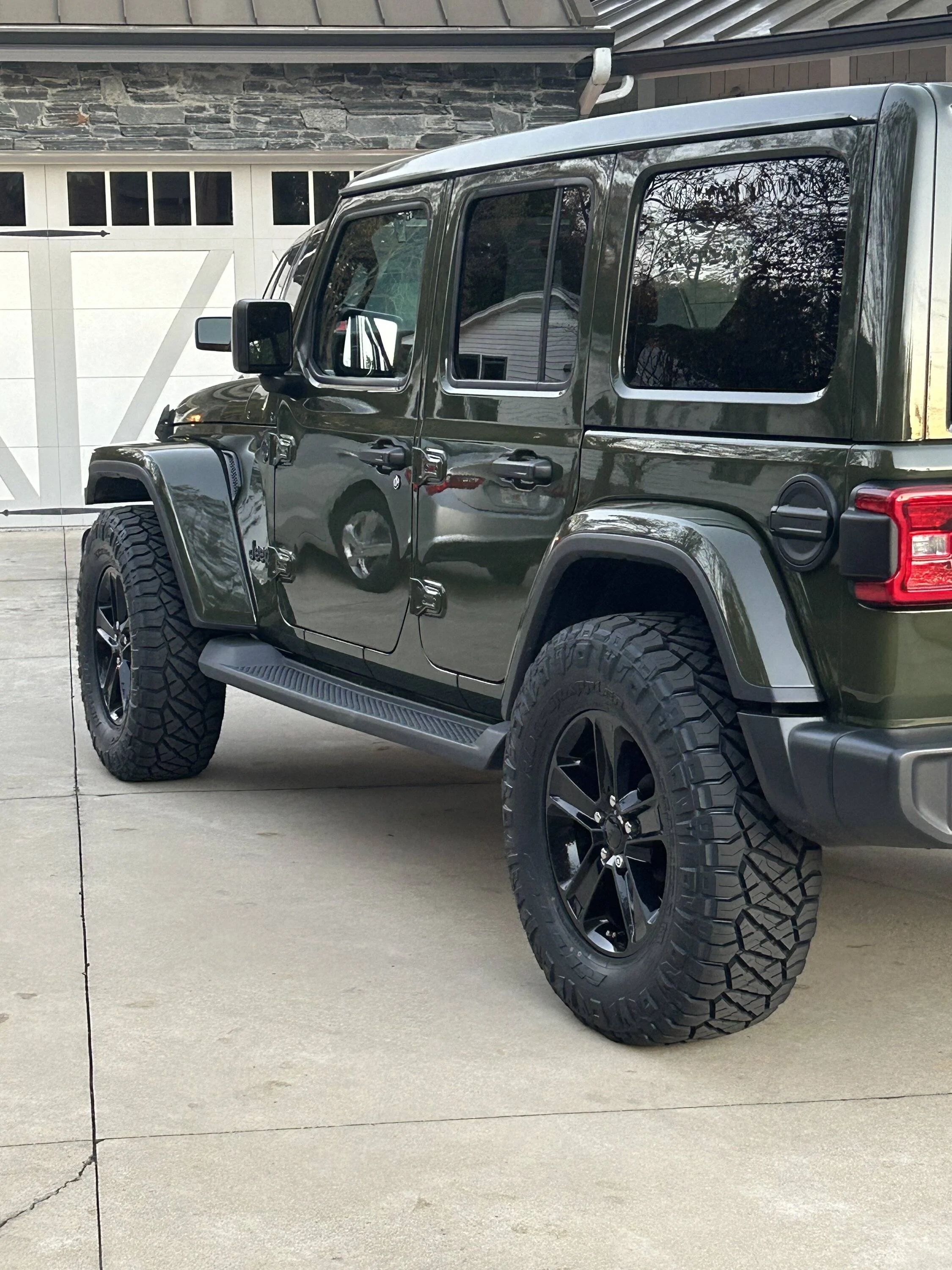 Jeep Wrangler JL 295/70/18 vs 285/70/18 Nitto Ridge Grappler Jeep pic 1
