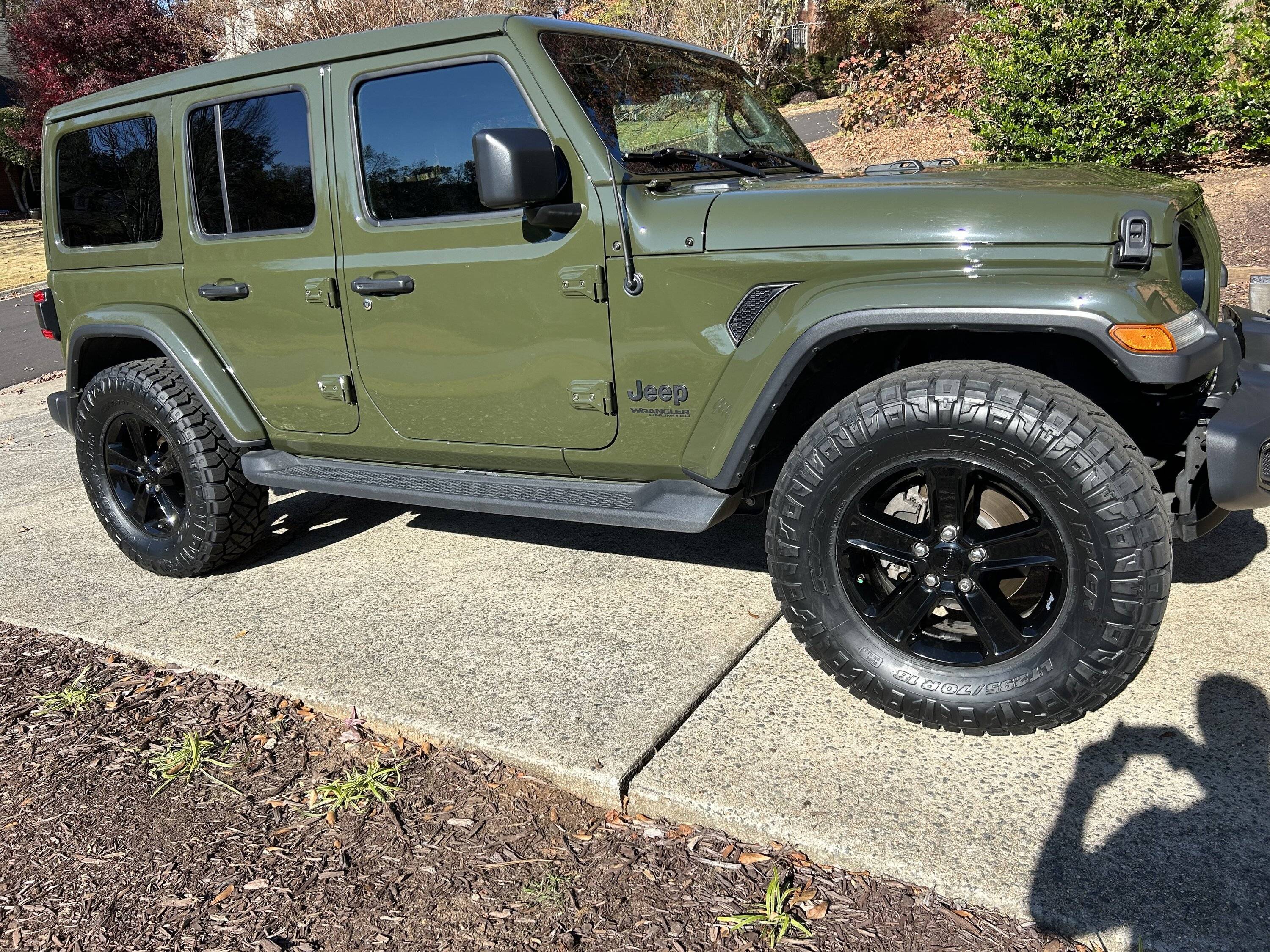 Jeep Wrangler JL 295/70/18 vs 285/70/18 Nitto Ridge Grappler Jeep pic 2
