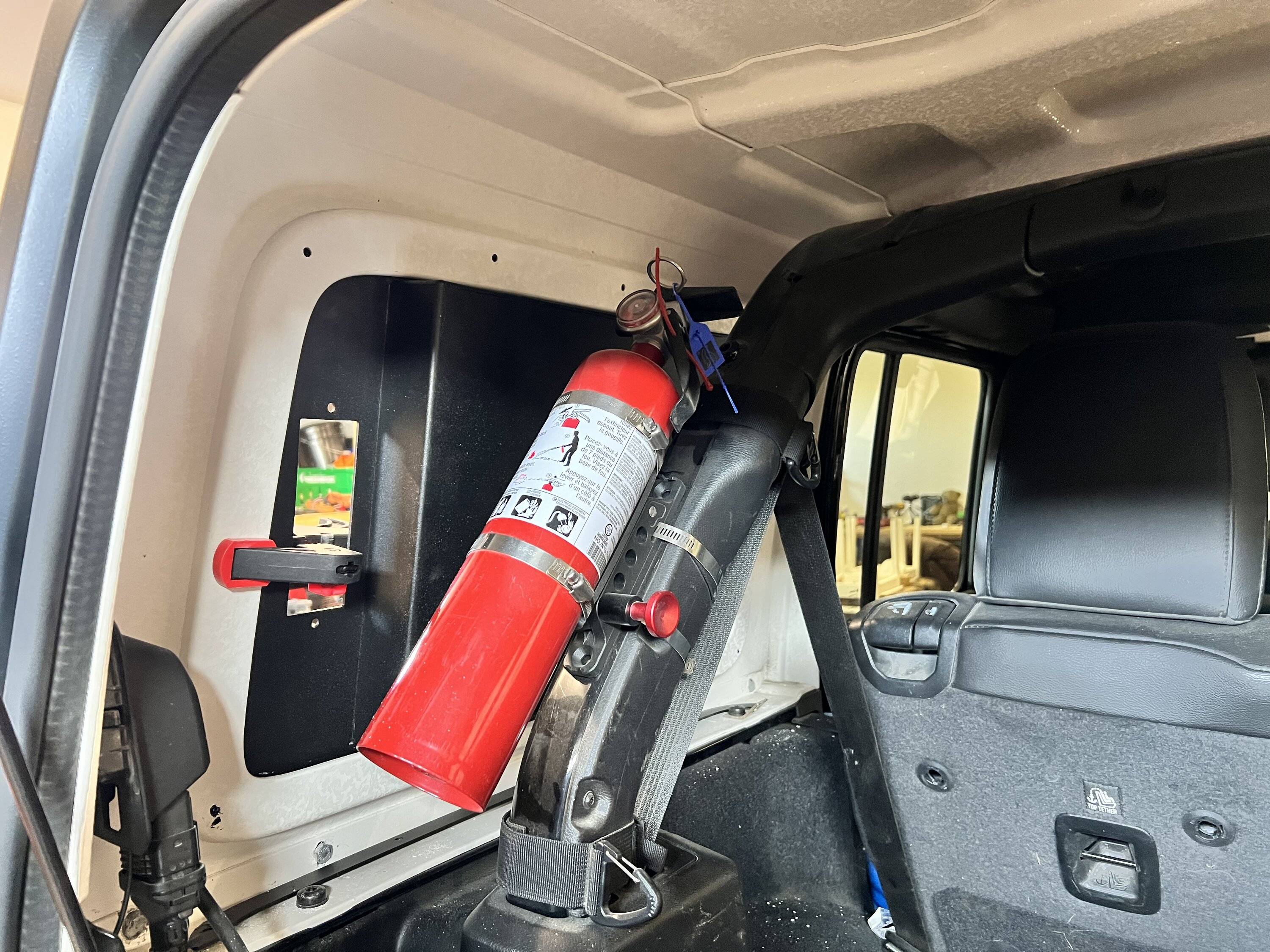 Jeep Wrangler JL Rebel Off Road Blackout Window Storage IMG_6252