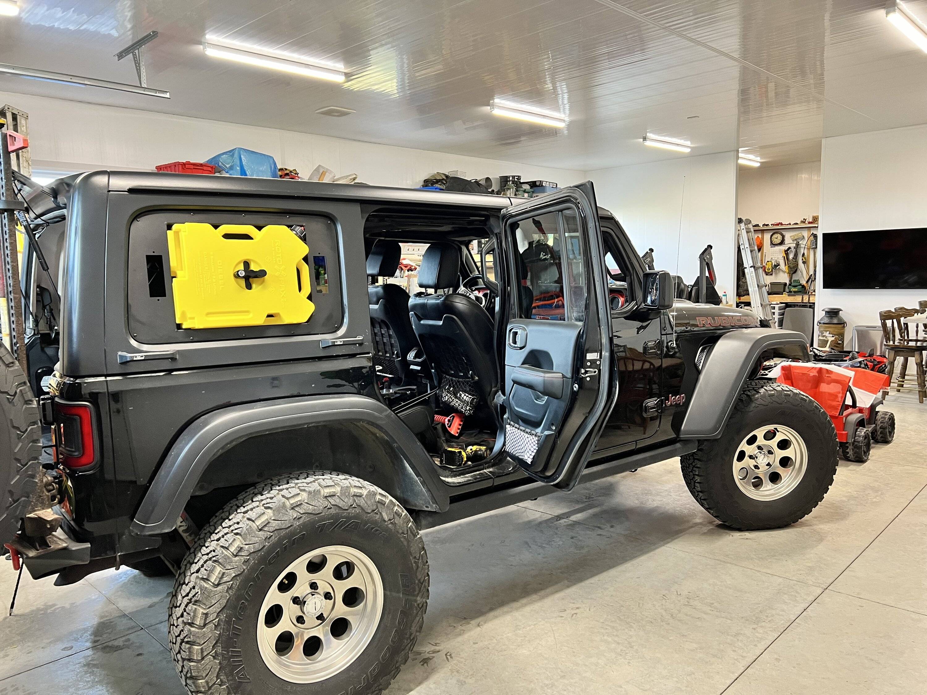 Jeep Wrangler JL Rebel Off Road Blackout Window Storage IMG_6255