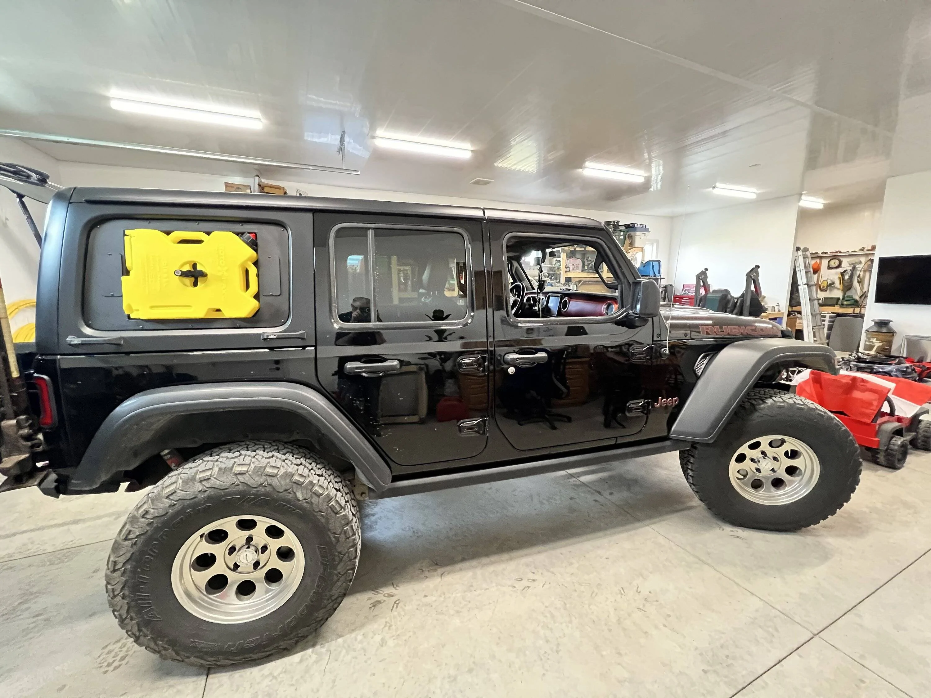 Jeep Wrangler JL Rebel Off Road Blackout Window Storage IMG_6260
