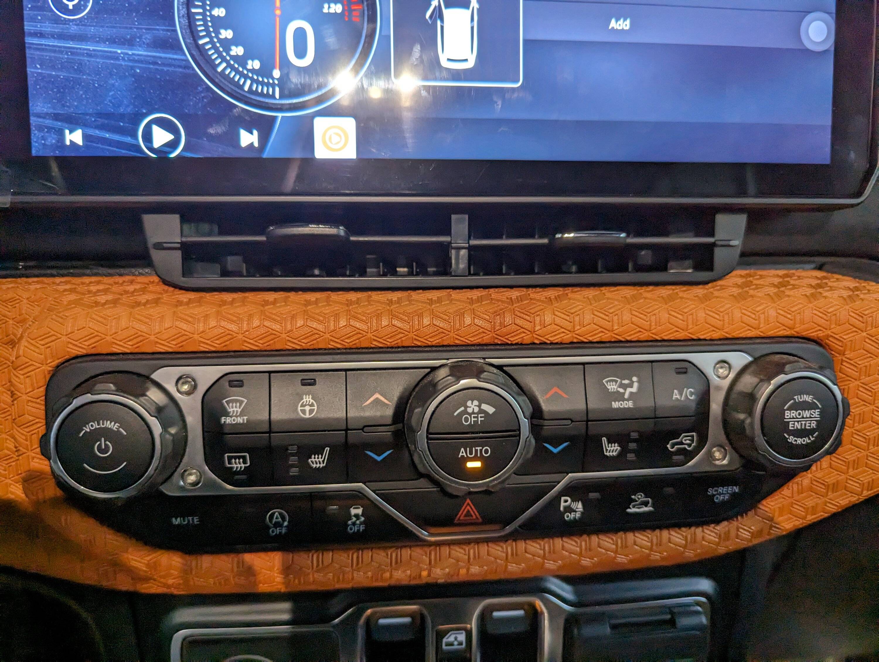 Jeep Wrangler JL 2024 Dash Style Retrofit - Android head unit 2023-11-18 09.17.42