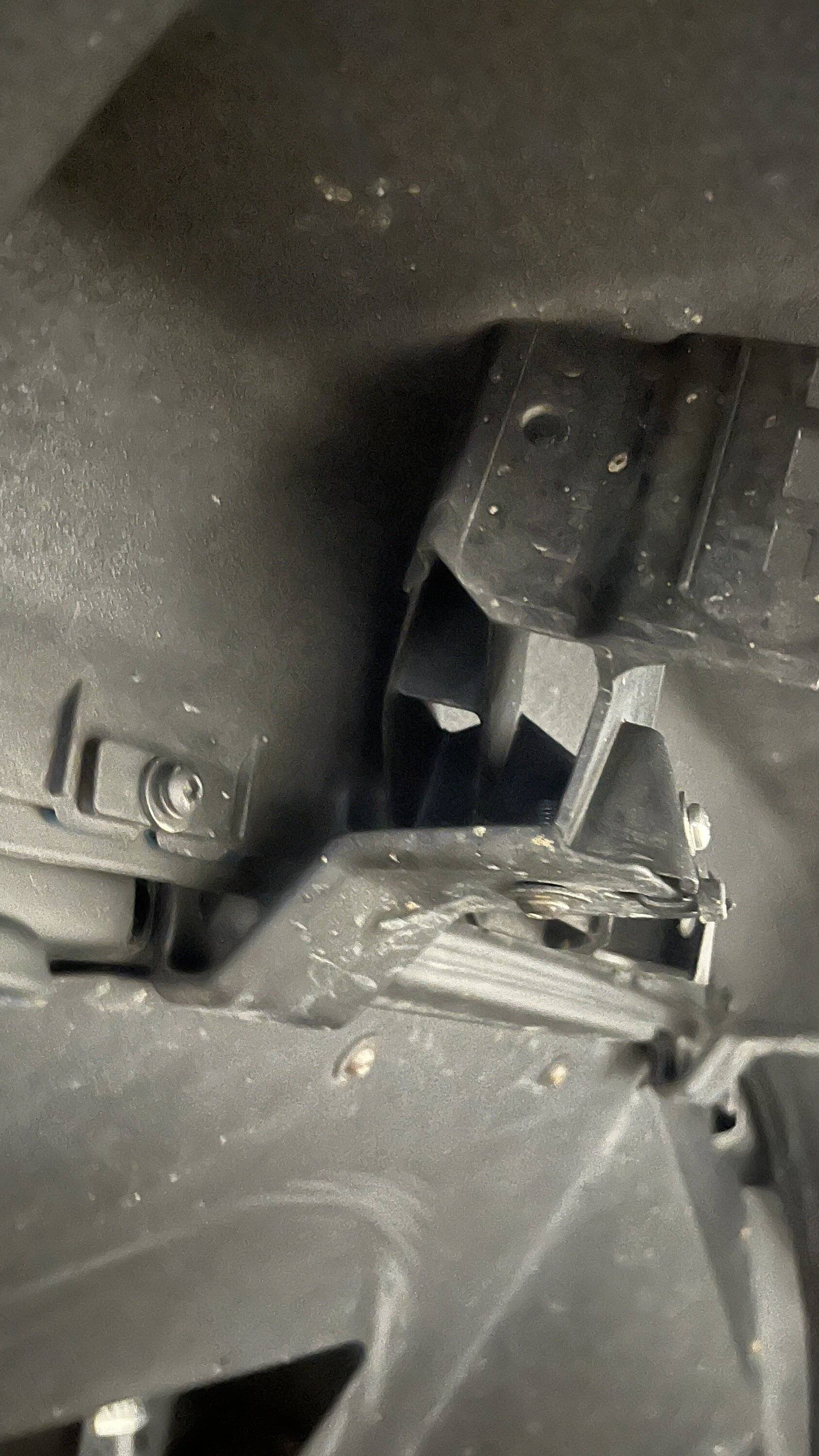 Jeep Wrangler JL Lower rear fender flare support plastic IMG_2242