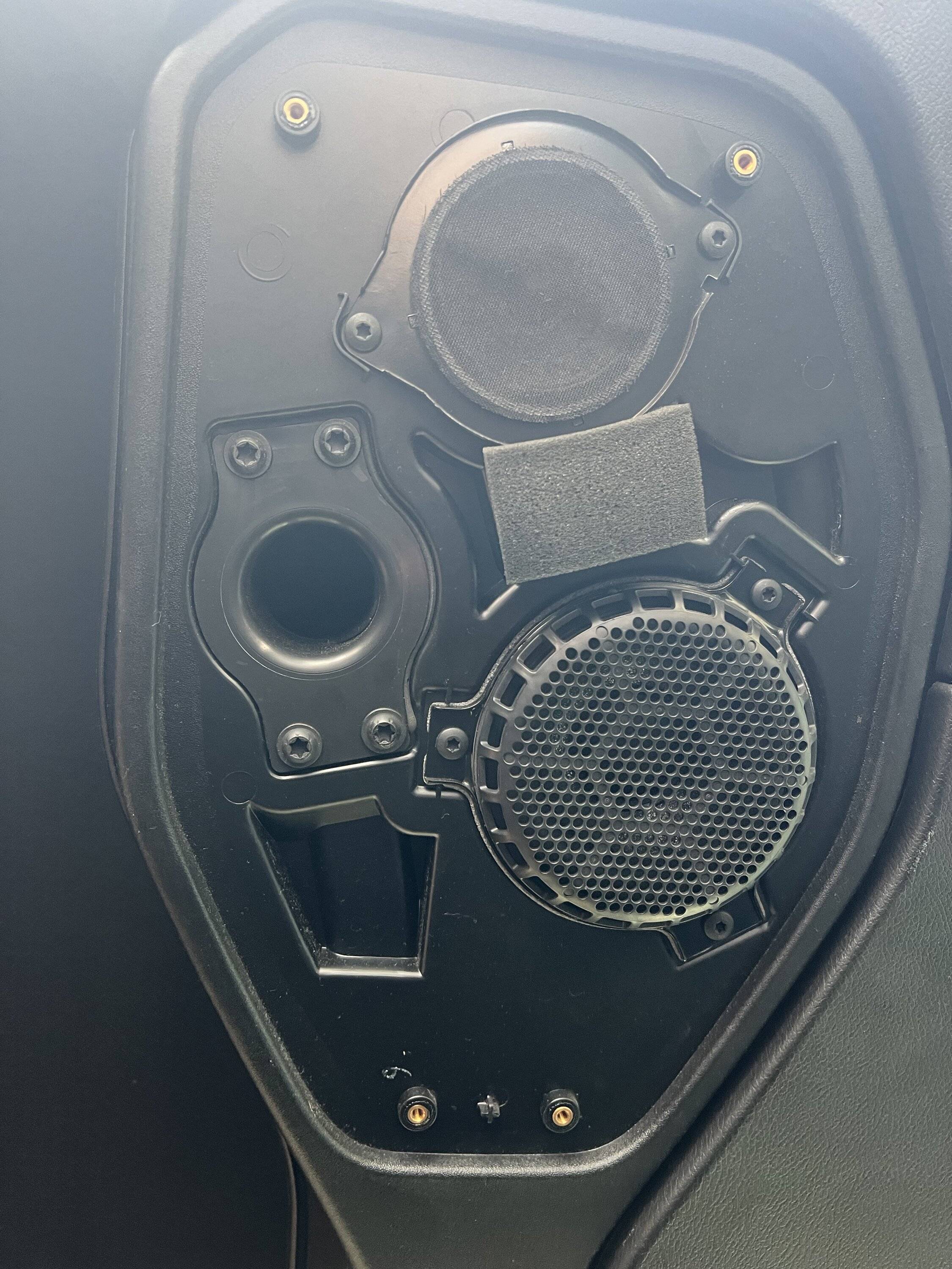 Jeep Wrangler JL Trying to identify/verify audio system 8B2912C9-192B-49D7-B2A7-B069E2EA65B3