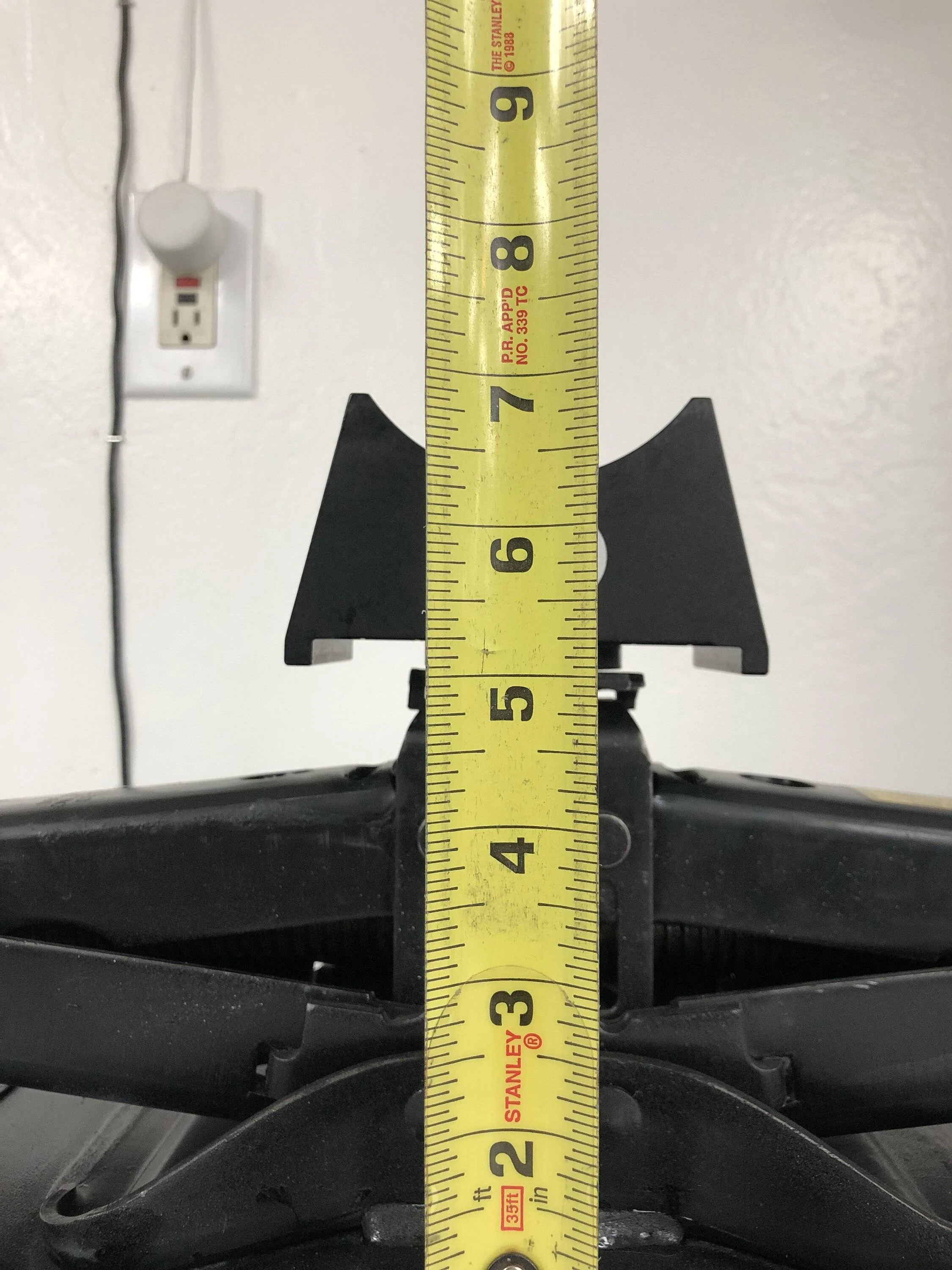 Jeep Wrangler JL Bottle jack for tire changes IMG_1710