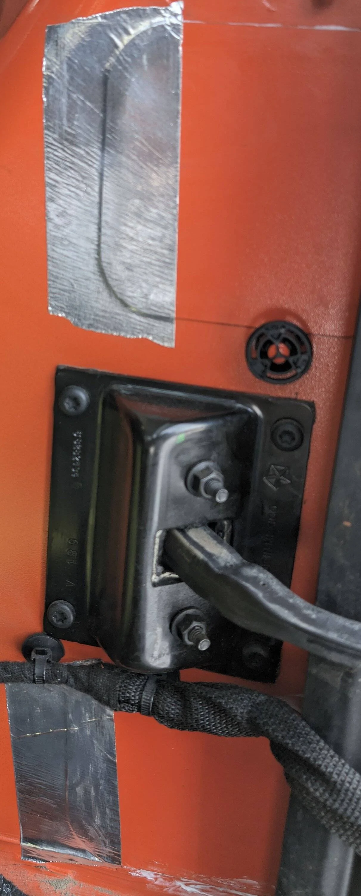 Jeep Wrangler JL Tailgate noise PXL_20231204_202338201~2