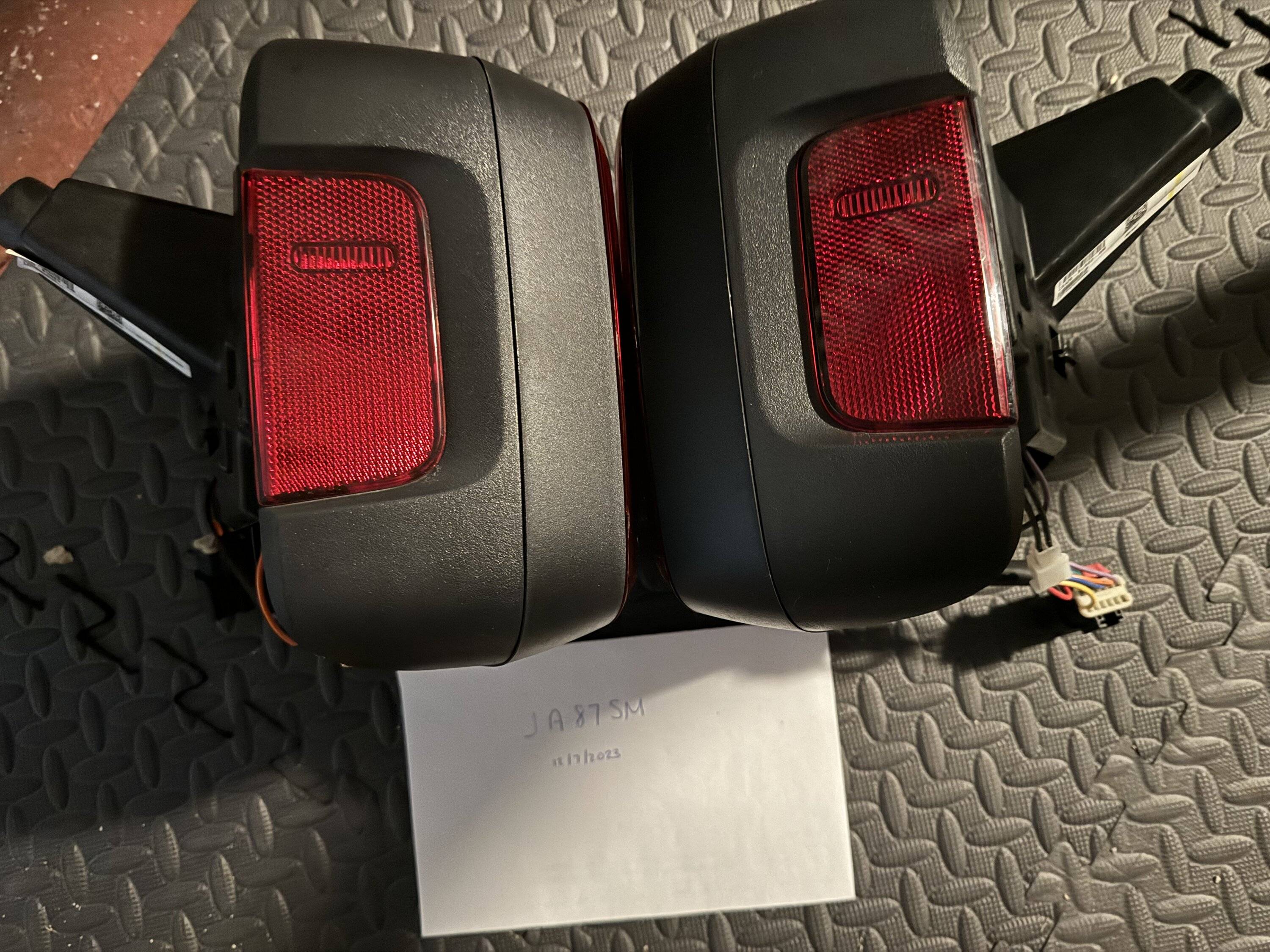 Jeep Wrangler JL Raxiom Red LED Taillights IMG_2973