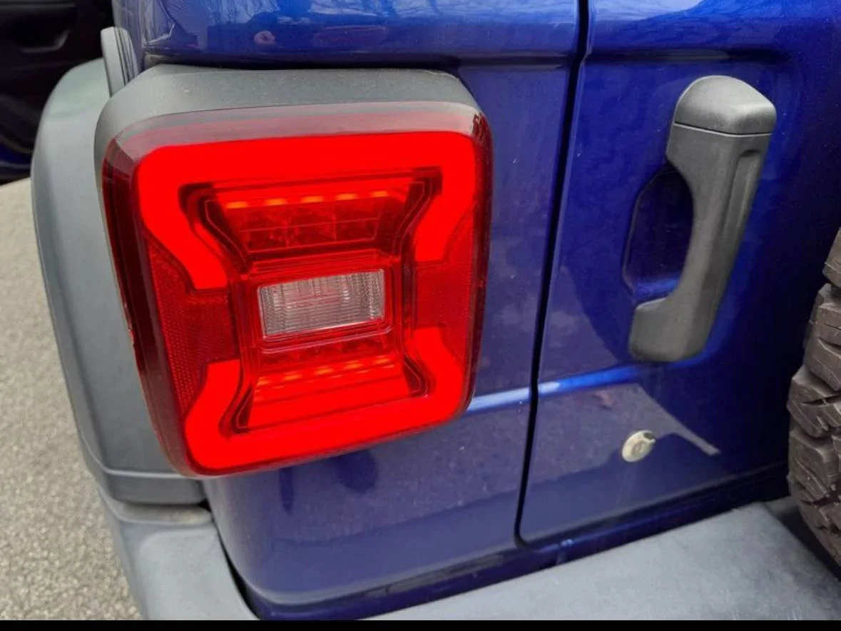 Jeep Wrangler JL Raxiom Red LED Taillights IMG_2976