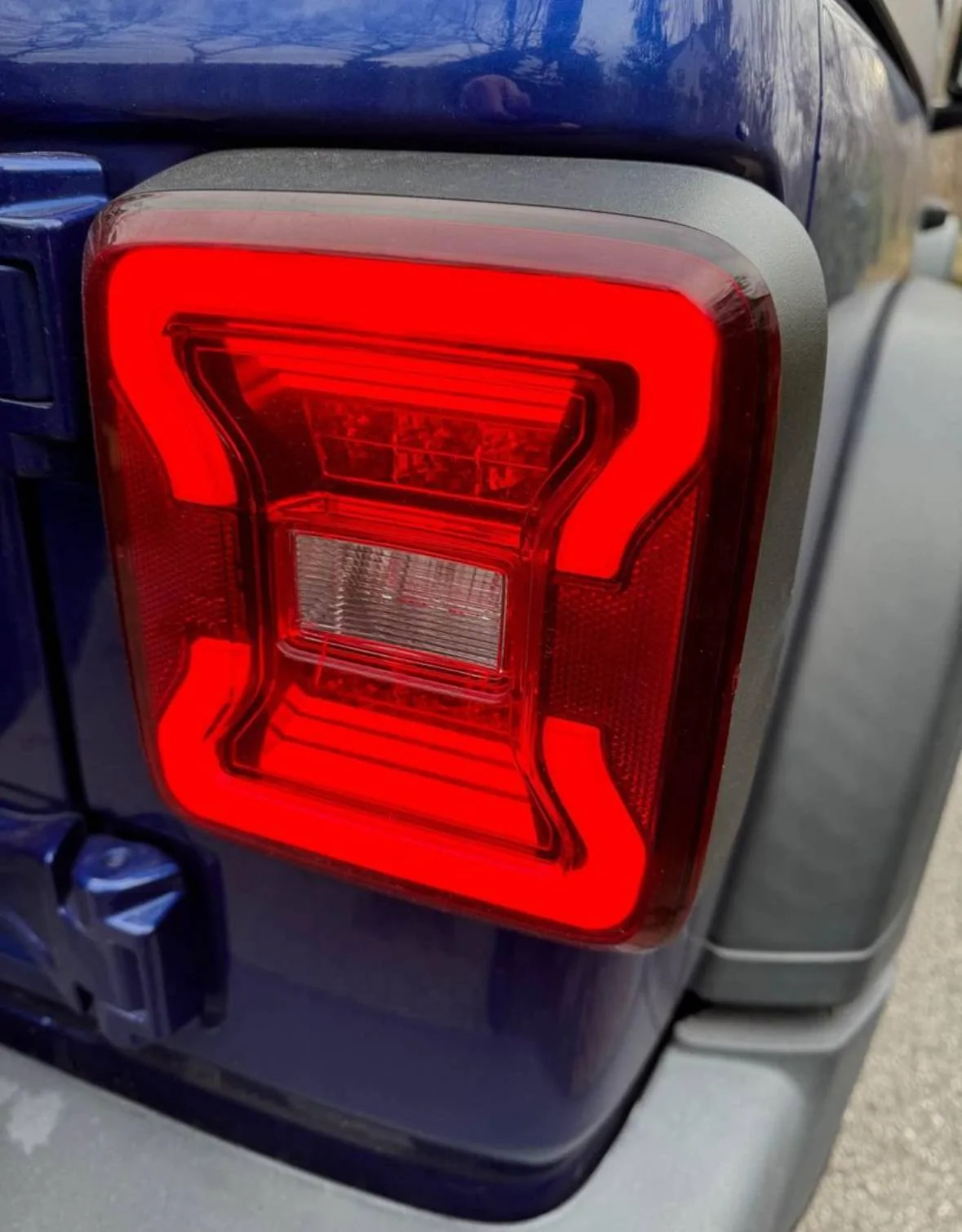 Jeep Wrangler JL Raxiom Red LED Taillights IMG_2977