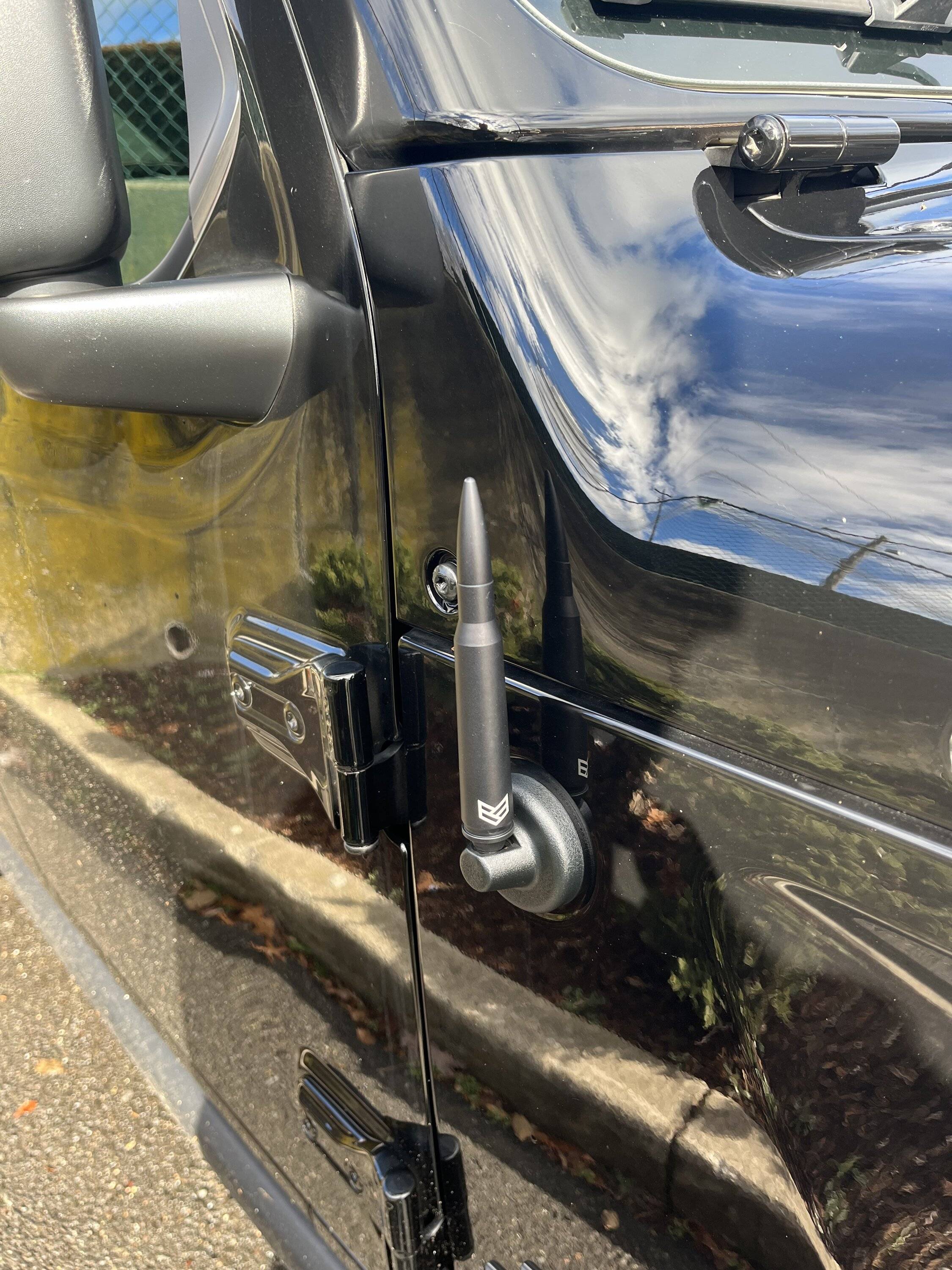 Jeep Wrangler JL Antennae Shrink Wrapped Black IMG_7179