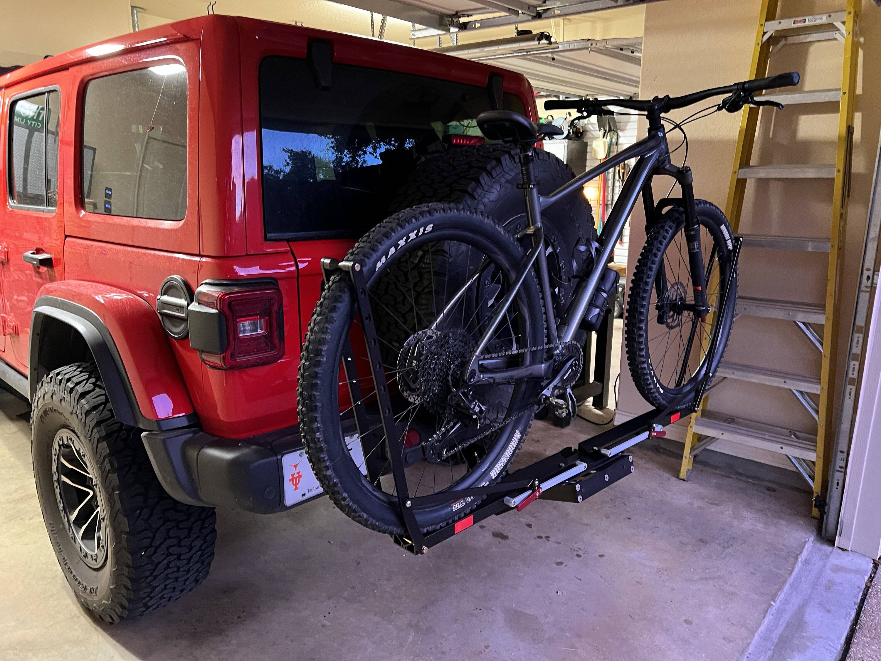 Jeep Wrangler JL Anyone modify their jeep to store their bikes inside? IMG_9164