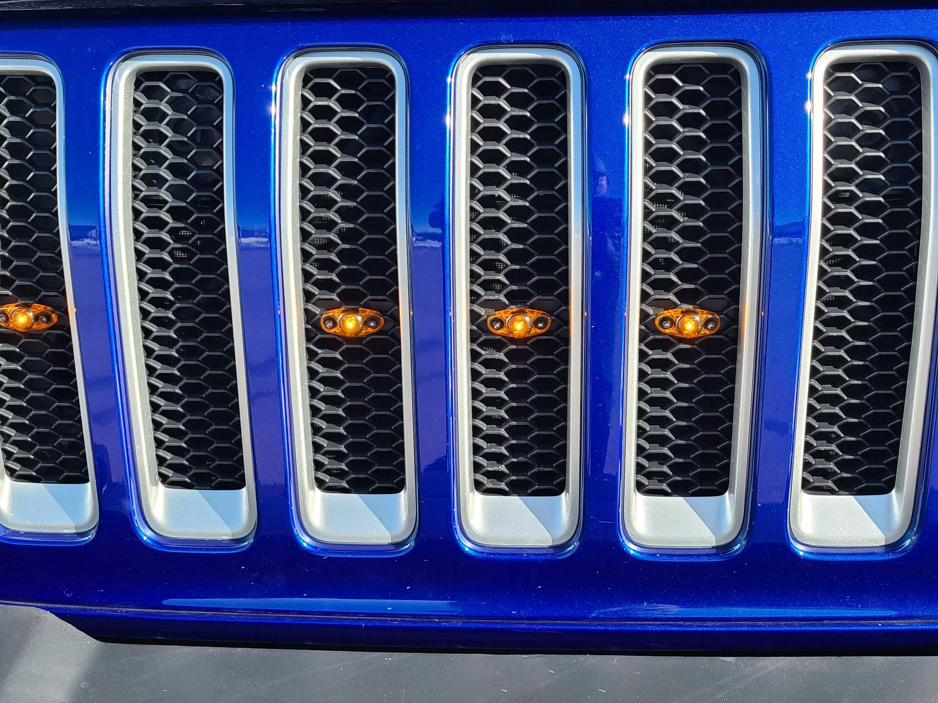 Jeep Wrangler JL Pic Request: Pre Runner Grill Lights 20230204_133905
