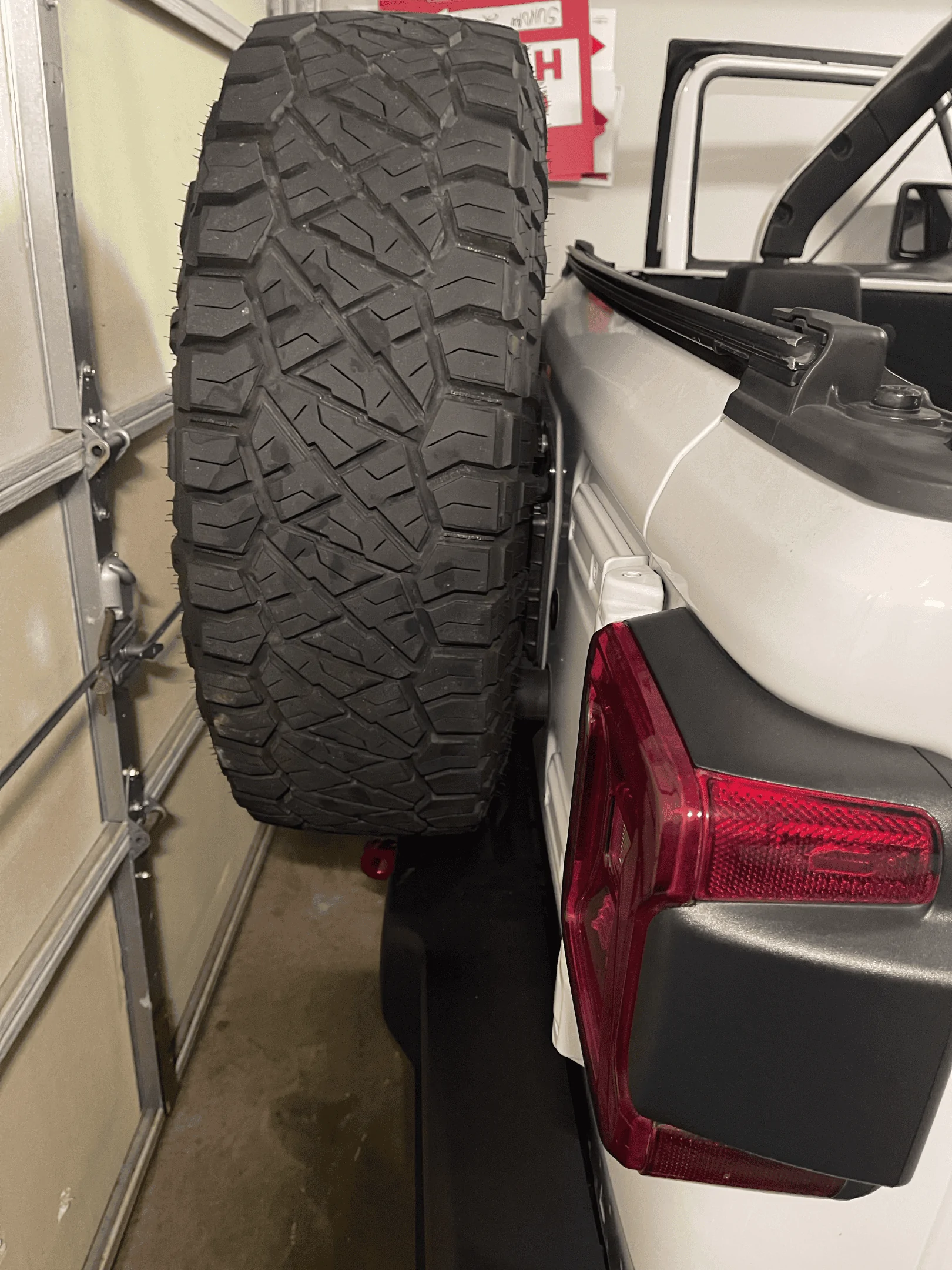 Jeep Wrangler JL Bring Spare tire Closer to tailgate? IMG_0261