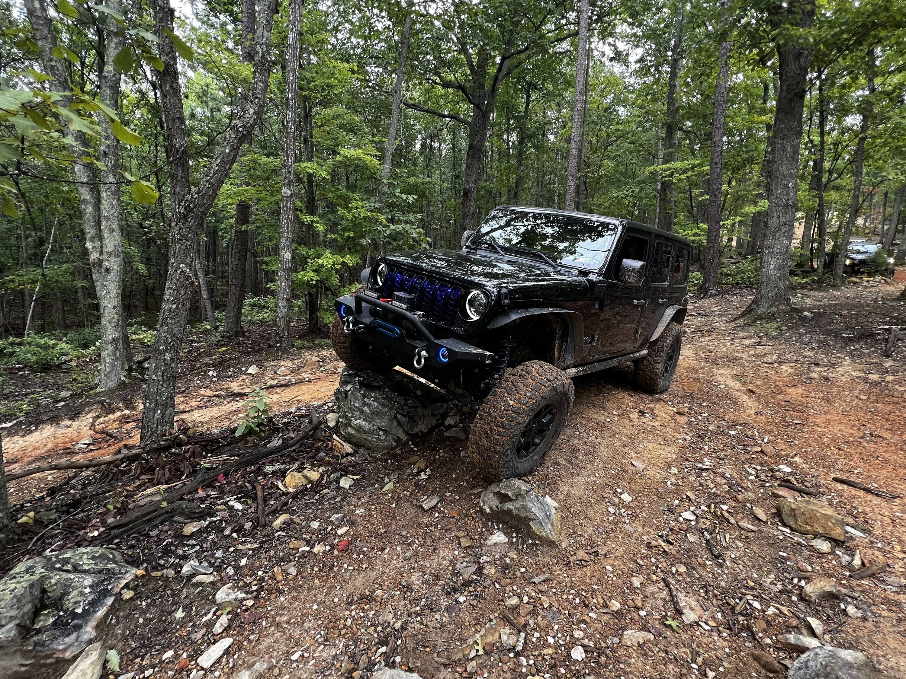 Jeep Wrangler JL 23JLR vs 24JLW IMG_9698