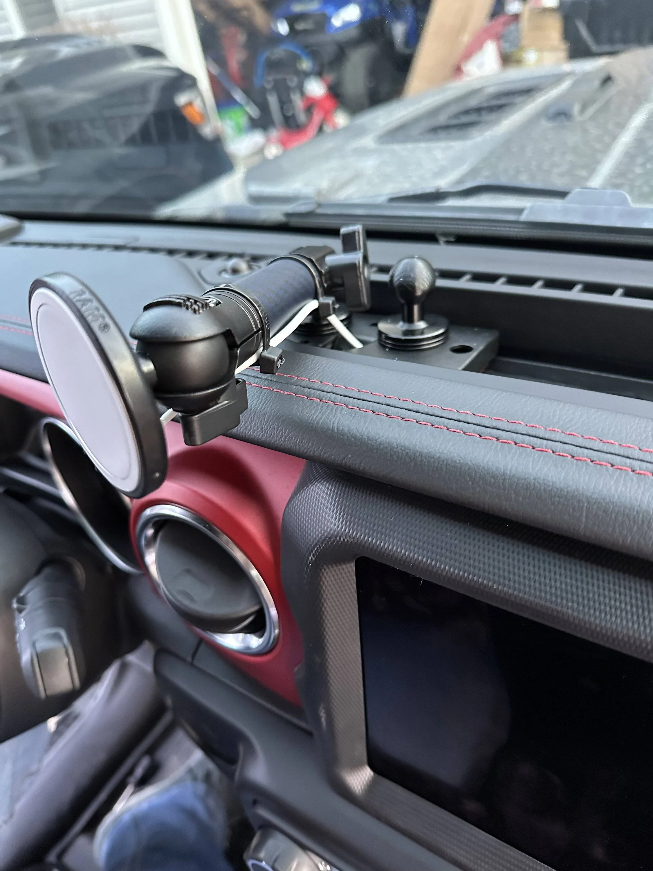 Jeep Wrangler JL USB-C Splitter IMG_1535
