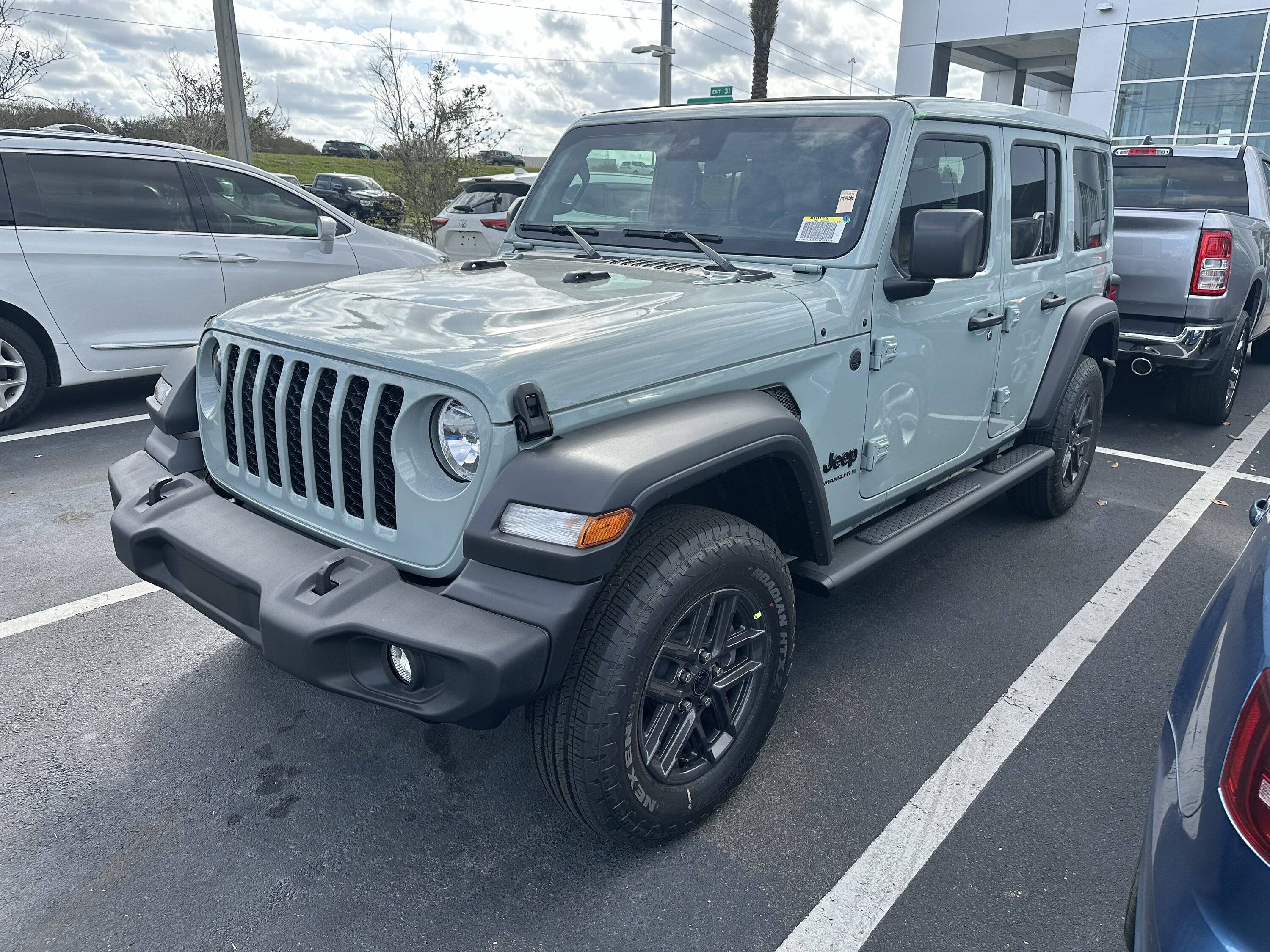 Jeep Wrangler JL Lakeland Dodge Pricing 20231210_172537227_iOS