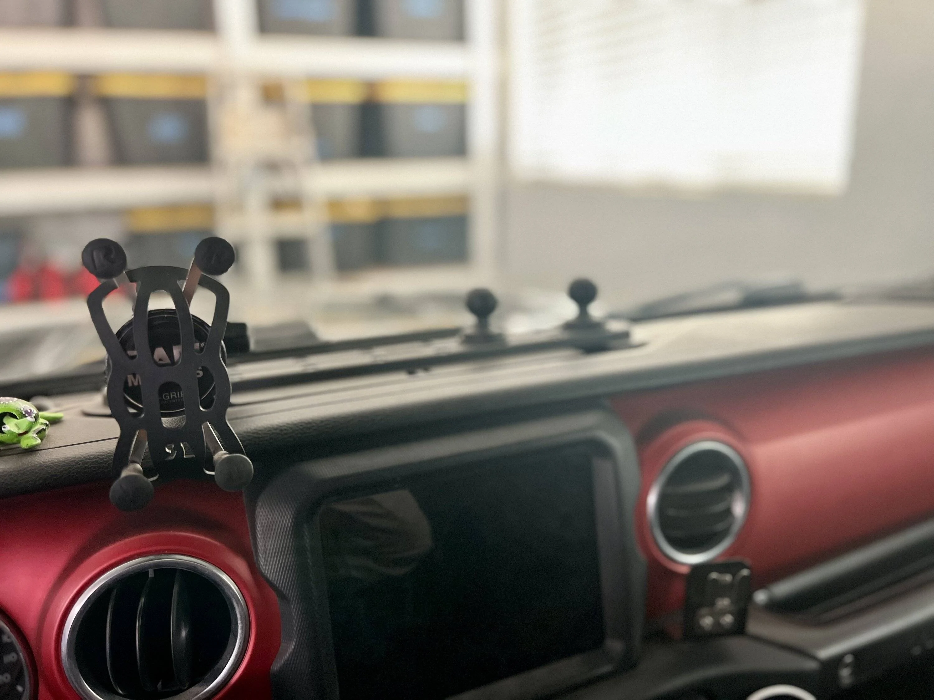 Jeep Wrangler JL iPhone Car Mount Suggestions? 1703453745499
