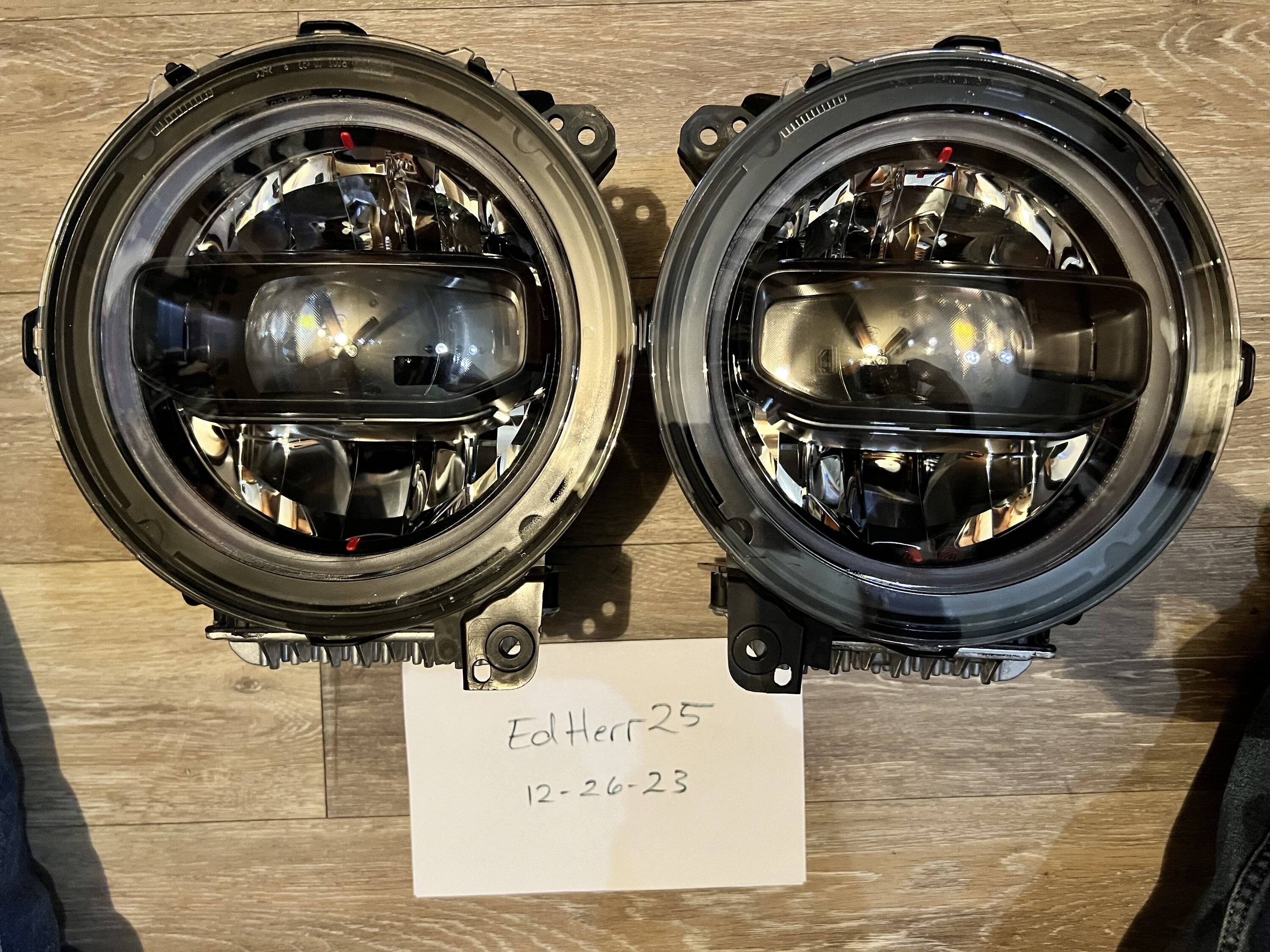Jeep Wrangler JL 2024 OEM LED HEADLIGHTS, BLACK C1539D46-A050-4BB7-A1E1-058F89377EE2